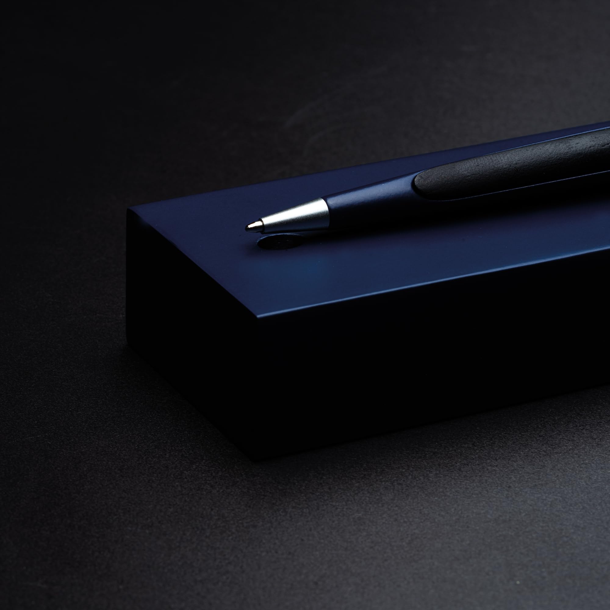 pininfarina segno Cambiano | Penna a sfera con base in legno | Special Edition Maserati | Blu