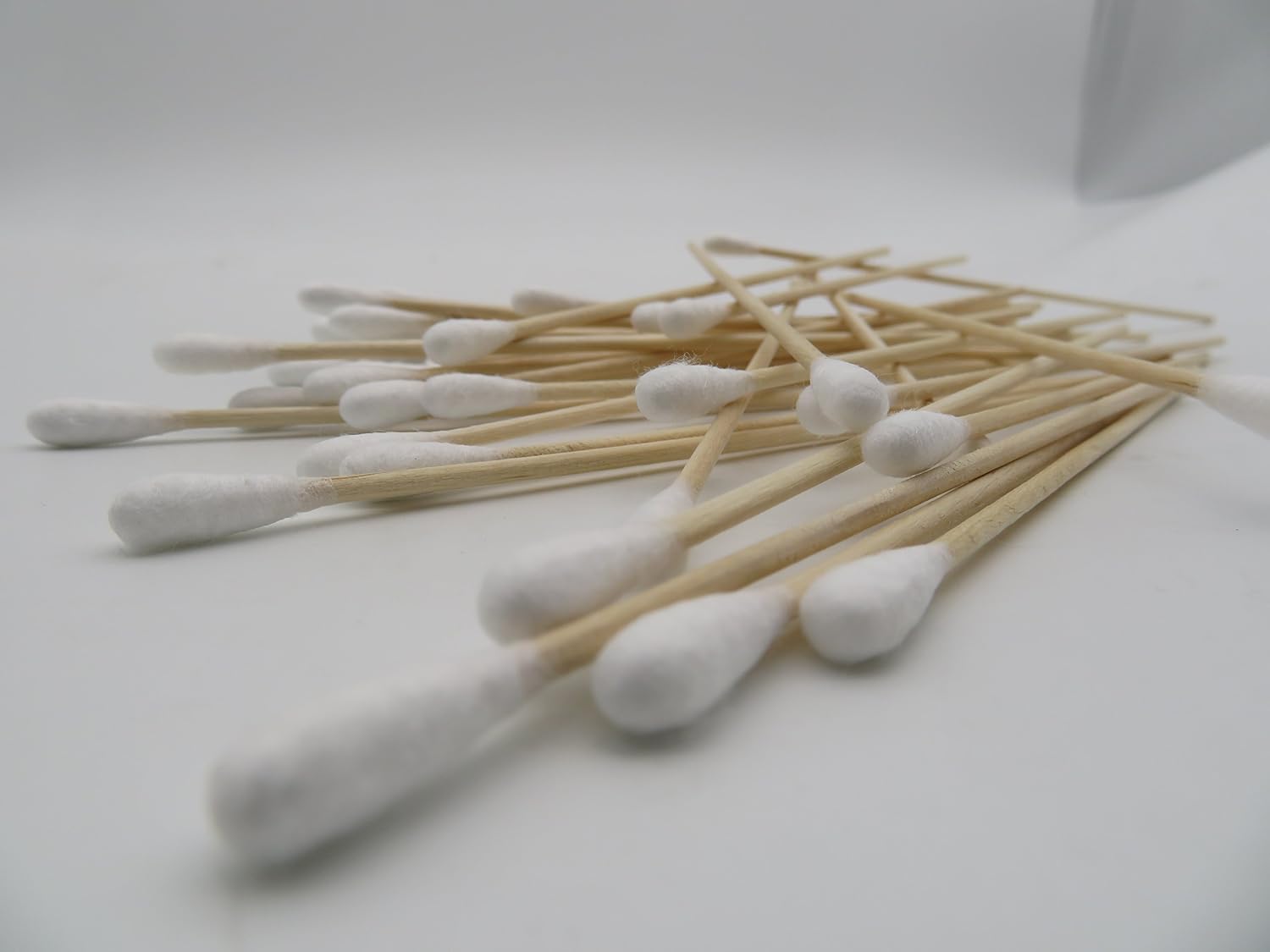 100 Count 6" Cotton Swabs with wodden handle.Gun cleaning swabs. It also can be used to do model making, firearm cleaning, jewelry,arts & crafts Versatile tool cleaning