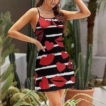 Amazon.co.jp: キャミワンピース 赤い唇 黒い ゼブラ キャミ