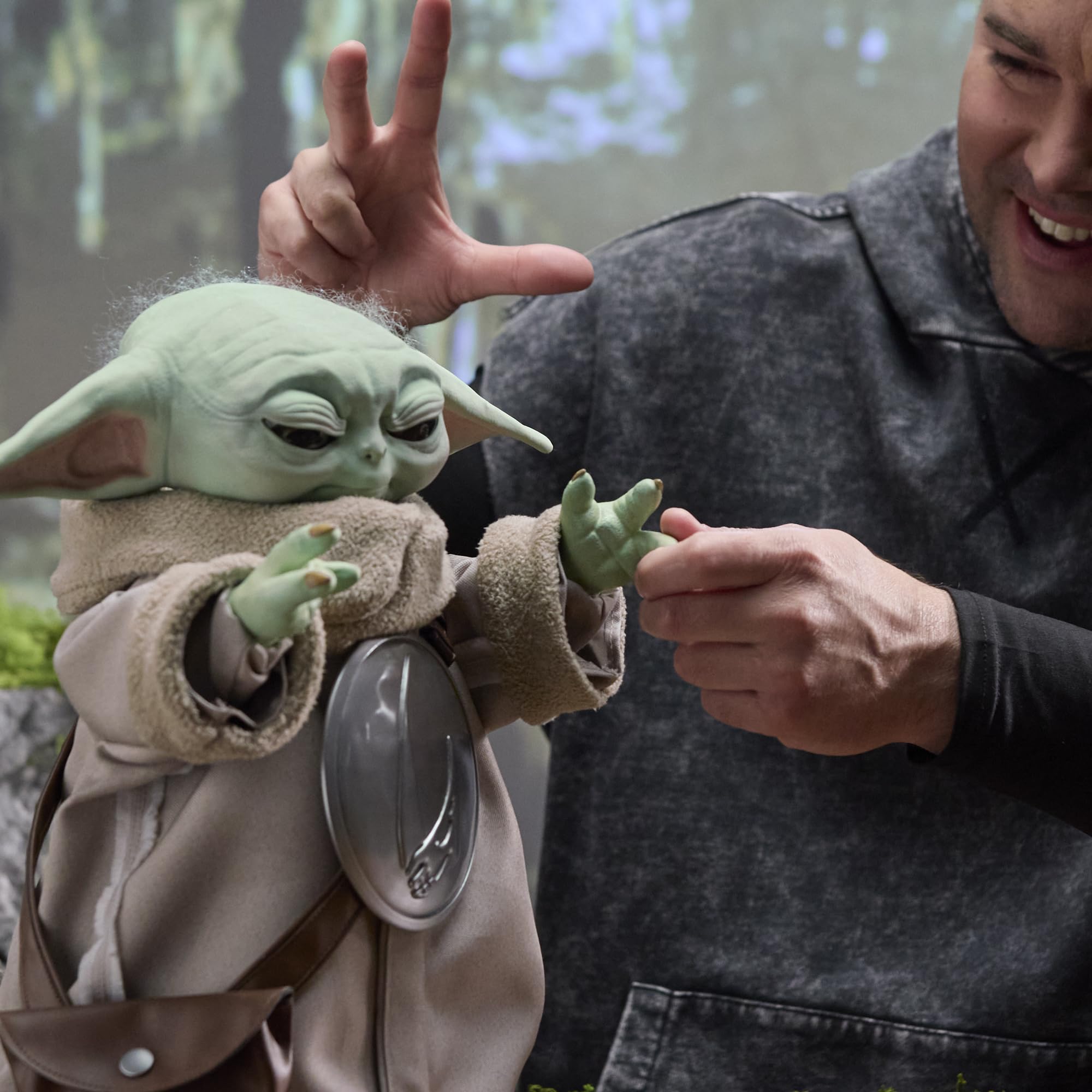 Star Wars Ultimate Grogu, animatronico Premium in Scala 1:1, Replica a grandezza Naturale in Edizione Limitata dai 14 Anni in su, Confezione in Edizione Speciale