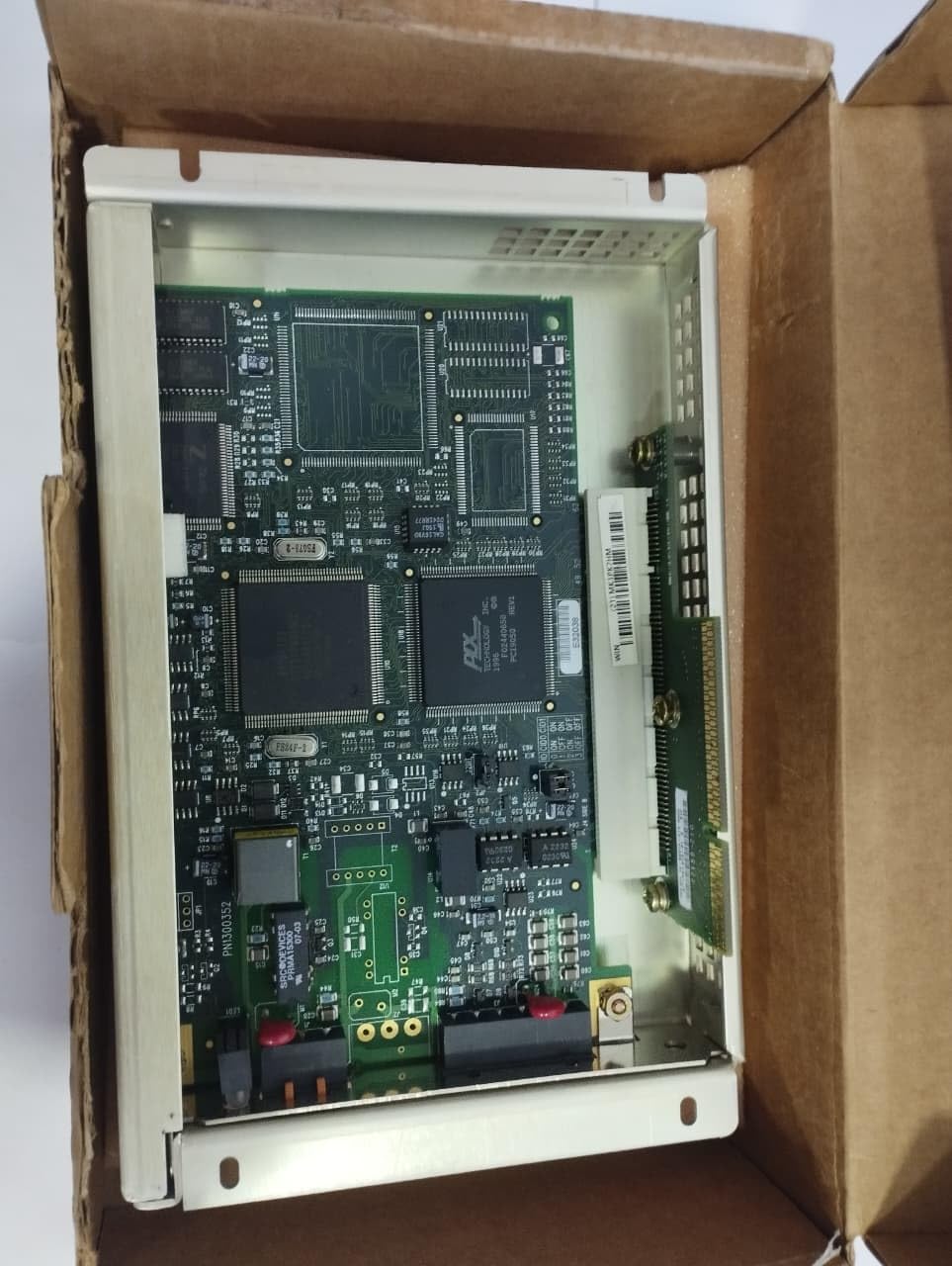 [2711P-RN6] Modulo di comunicazione industriale PanelView Plus, DH+/DH485/RIO, DH+ a 1 porta e Rio, DH-485 a 1 porta, compatibile con terminali PanelView Plus, serie 700-1500