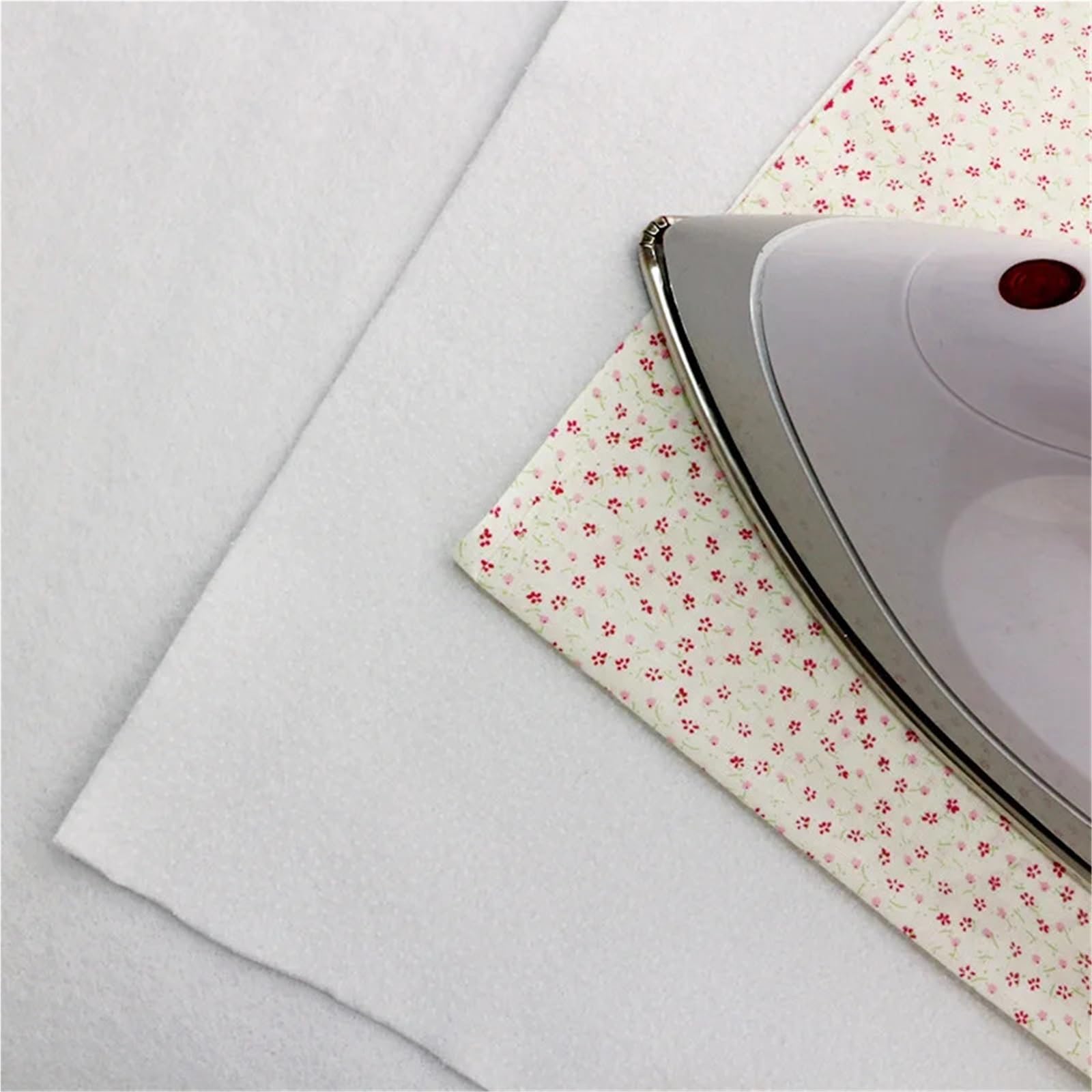 Volumenvlies 180/280 g einseitiger Stoff mit klebender Baumwollwatte for Patchwork, cremefarbener Einlagenfüller zum Nähen(150CMx100CM,180g)