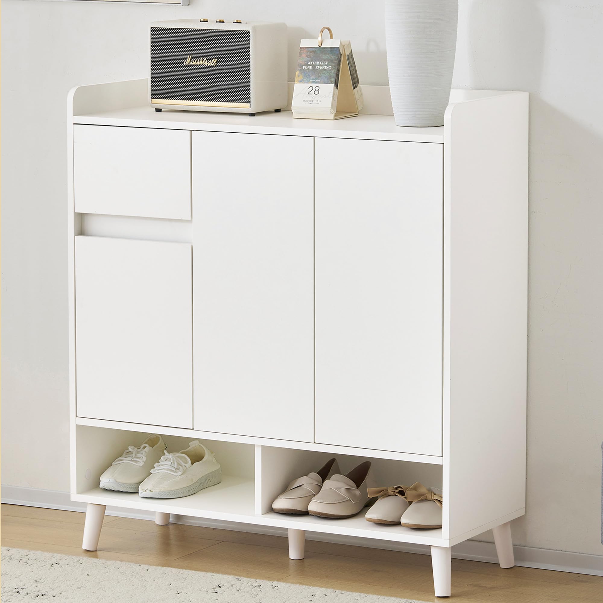Shye Cassettiera/credenza/scarpiera con ripiani regolabili – Organizzatore per la casa minimalista con gambe in legno massello – Dimensioni: altezza 99 cm x larghezza 90 cm x profondità 35 cm