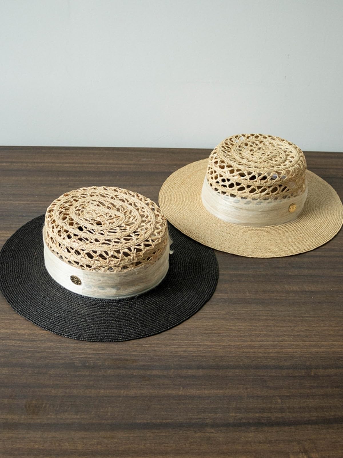Generico Cappello da Sole in Paglia Lafite da Donna - Nastro in Lino e Logo in Metallo, Tesa Larga per Protezione UV