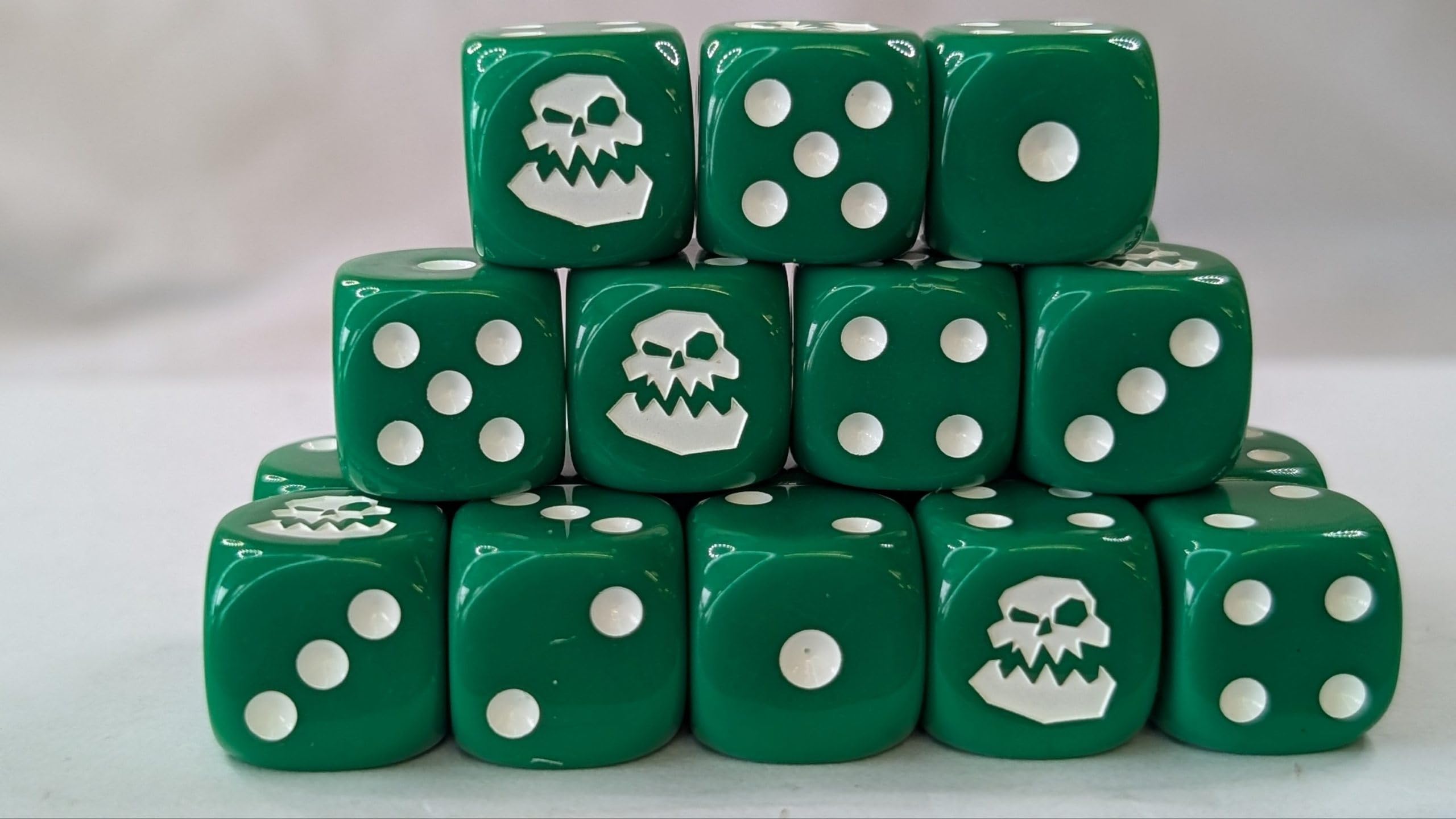Warbay.Shop Ork Green Gaming Dice, 16mm D6, Set of 20 with Orc Logo, Goblin Green