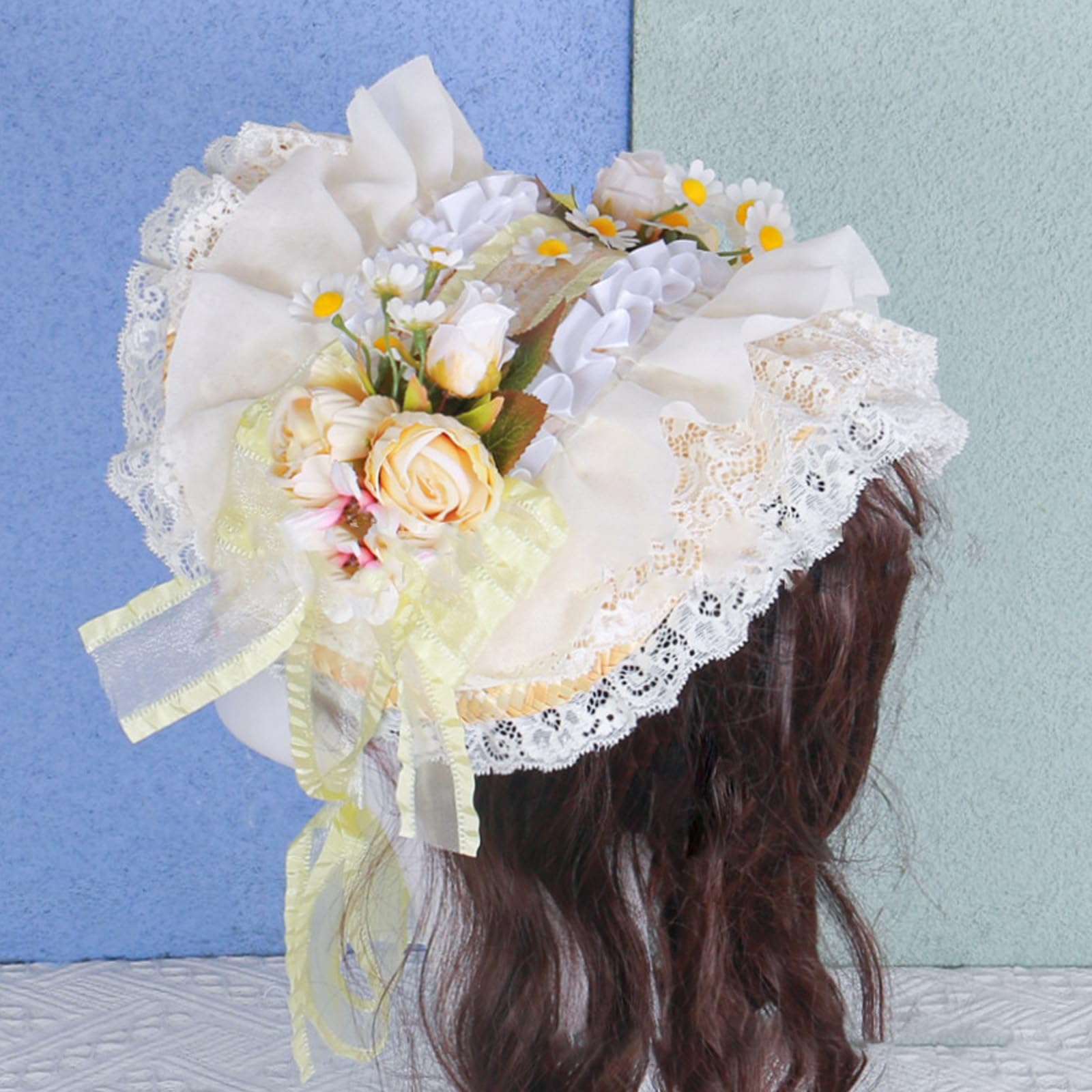 Elegante cappello fascinator in pizzo con fiocco in paglia per feste a tema vintage e vacanze al mare accessorio alla moda