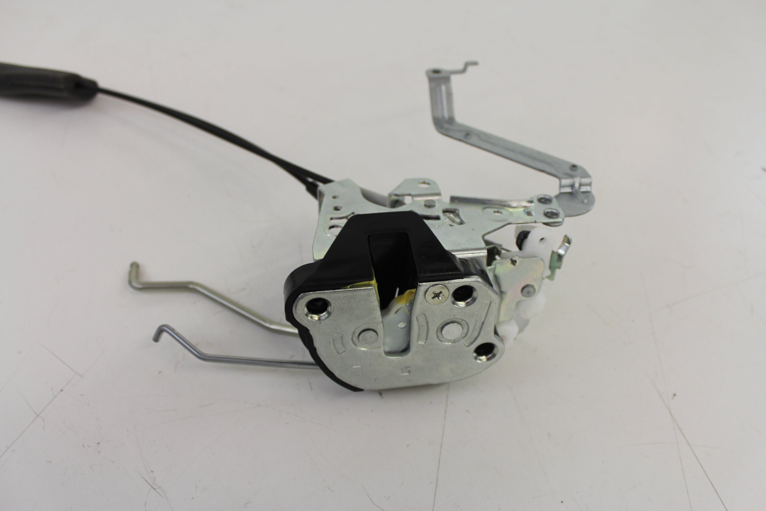 るん Amazon.com: Genuine Toyota 69304-0C010 Door Lock Sub-Assembly