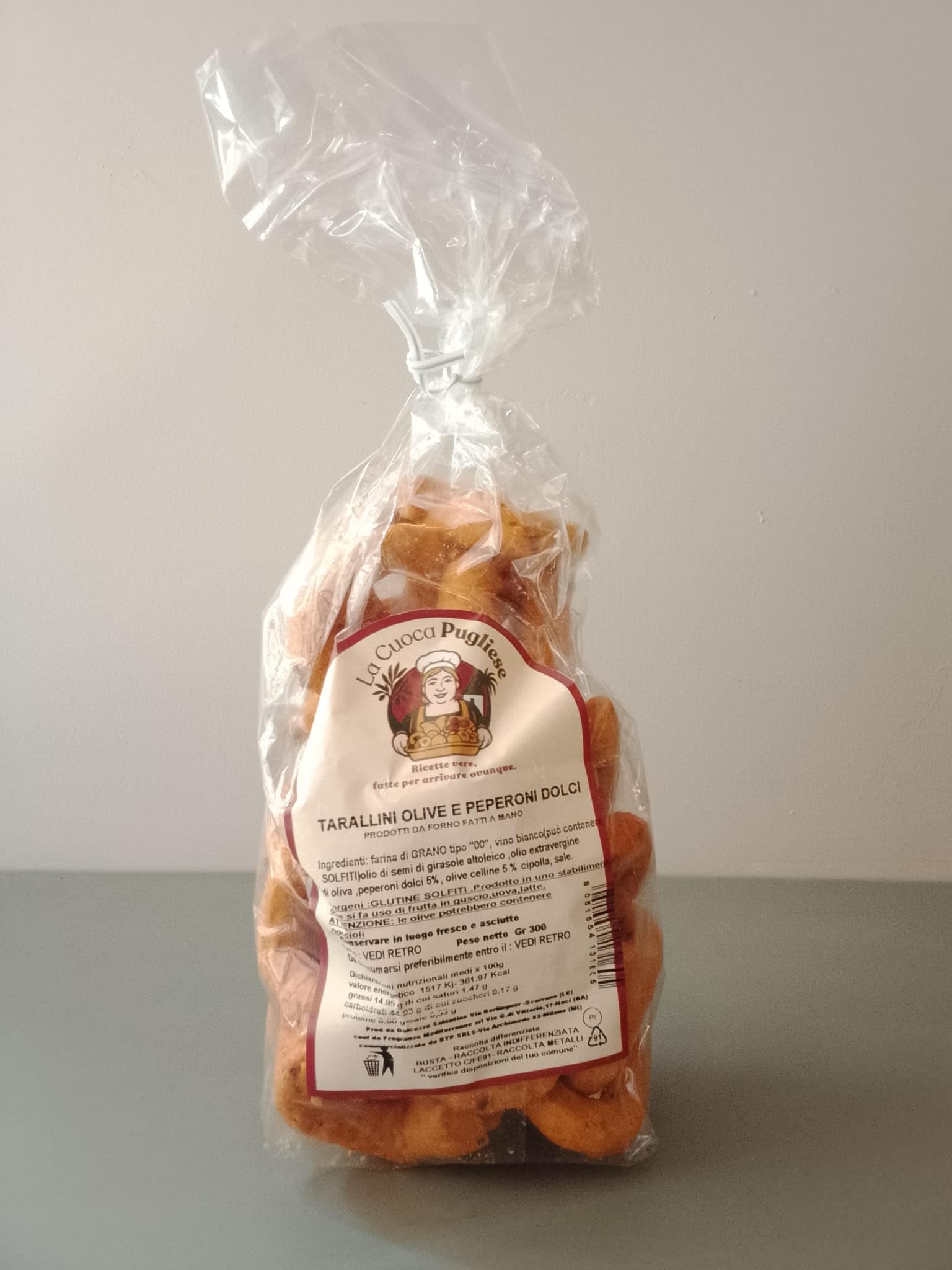 La Cuoca Pugliese - Tarallini con aceitunas y pimientos dulces, taralli artesanales de Apulia, paquete de 10 bolsas x 300 g, especialidad de Apulia