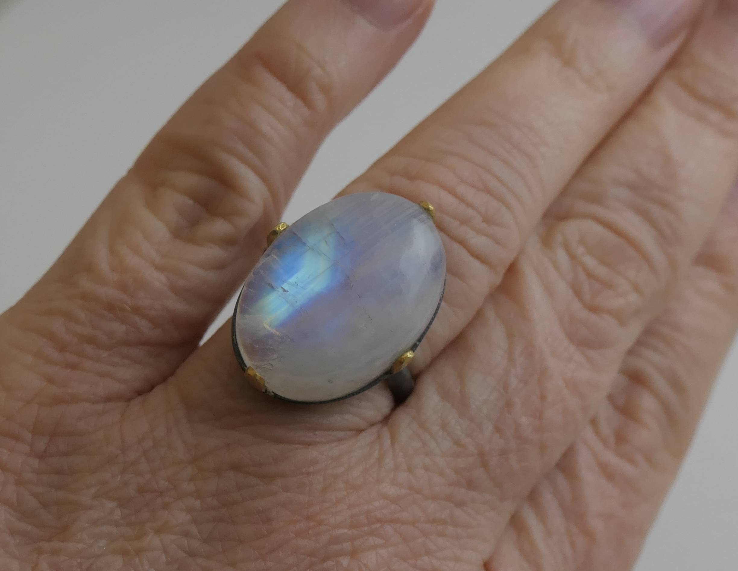 Anello da cocktail in argento sterling con metallo misto pietra di luna