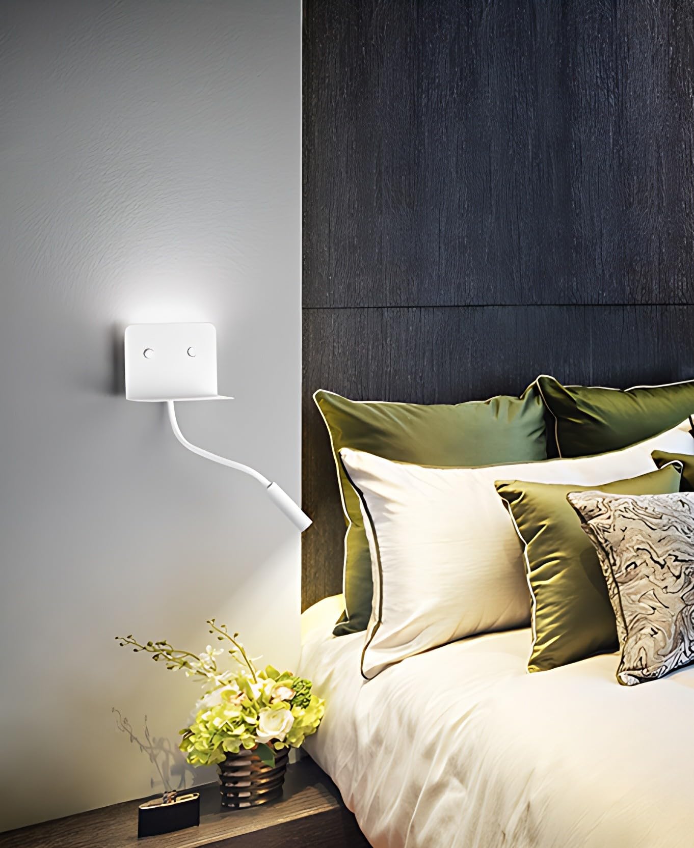 Lampada da parete modello 6636BLC Perenz Realizzato in metallo con diffusore in acrilico satinato Lampada con LED 6W e luce lettura flessibile
