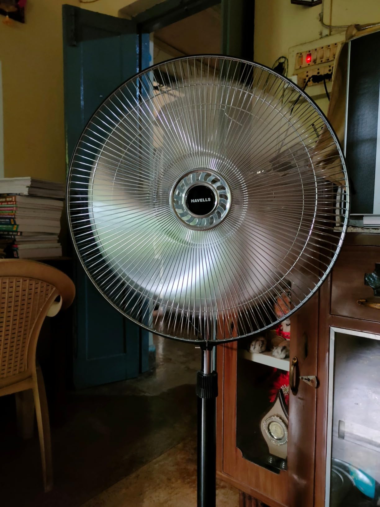 Buy Havells V3 450mm Oscillating Pedestal Fan Strong motor, Smooth