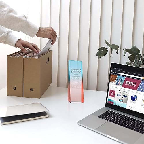 Miniatura 2 de Baudville Trofeo acrílico degradado grabado  Trofeo de premio  Grabado personalizado de hasta tres líneas y selección de versos preescritos