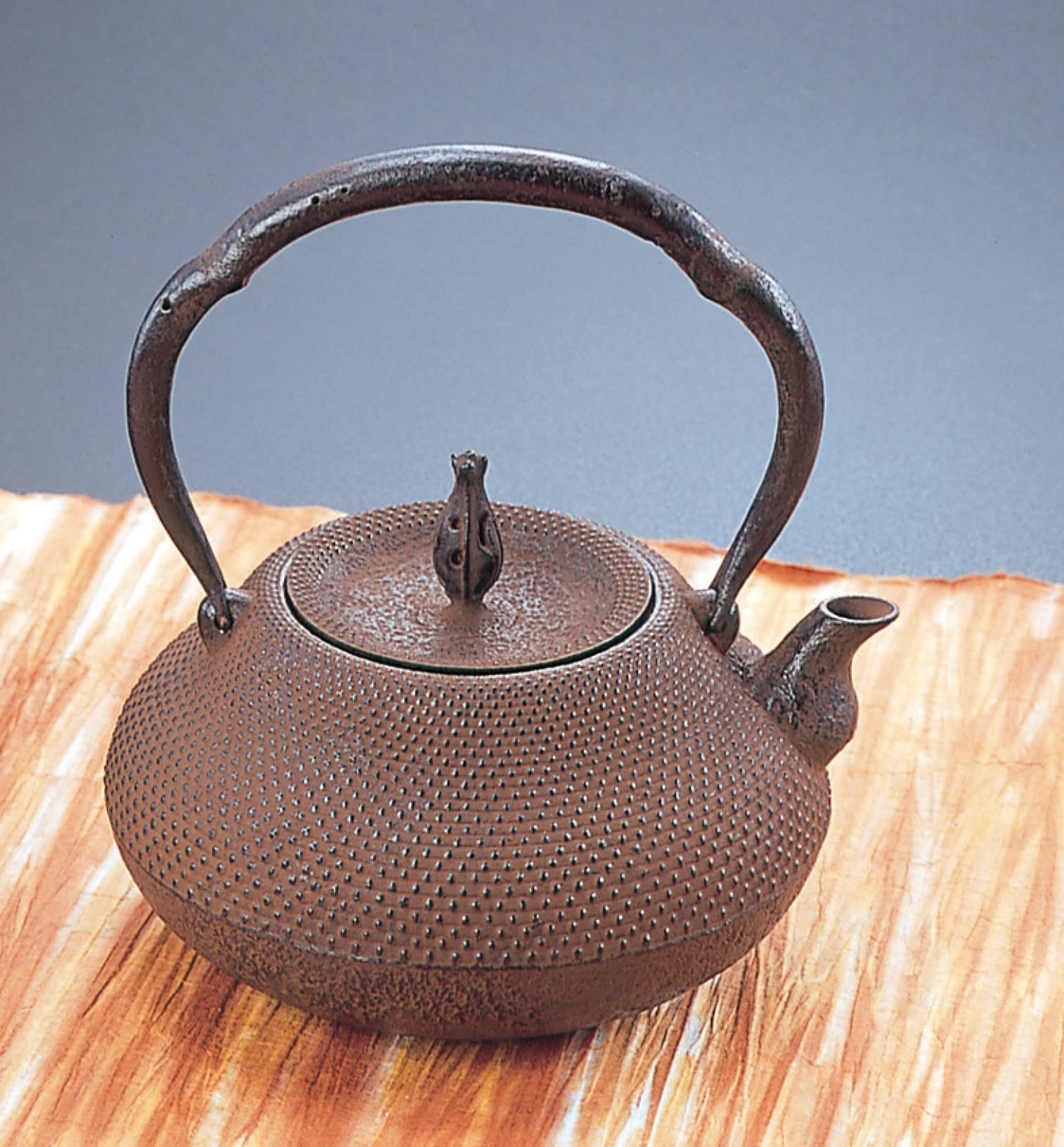 Amazon｜岩鋳(Iwachu) 鉄瓶 18型瓢箪アラレ 茶 1.3l 11002 南部鉄器 