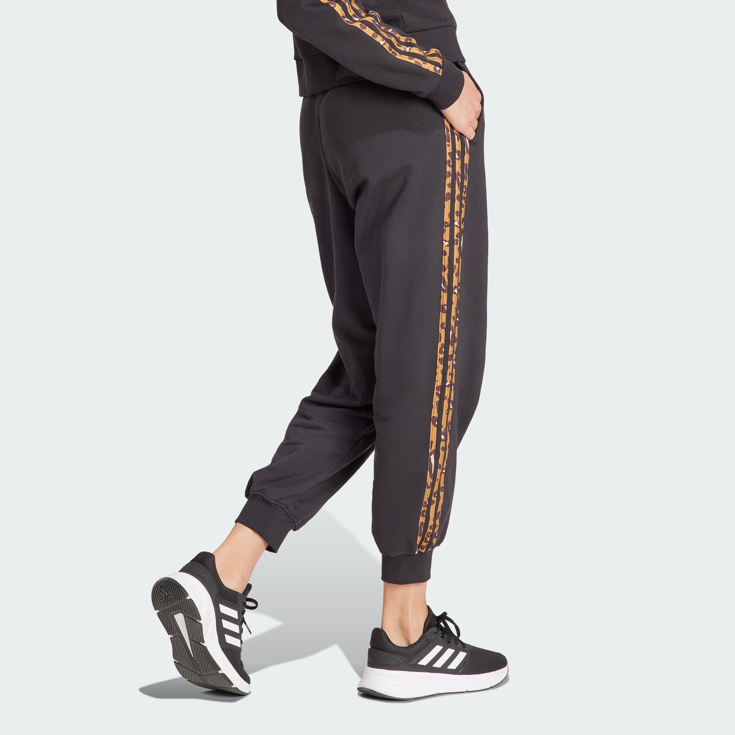 Adidas - Essentials 3-Stripes Animal-Print 7/8 Pants, Pantaloni Donna