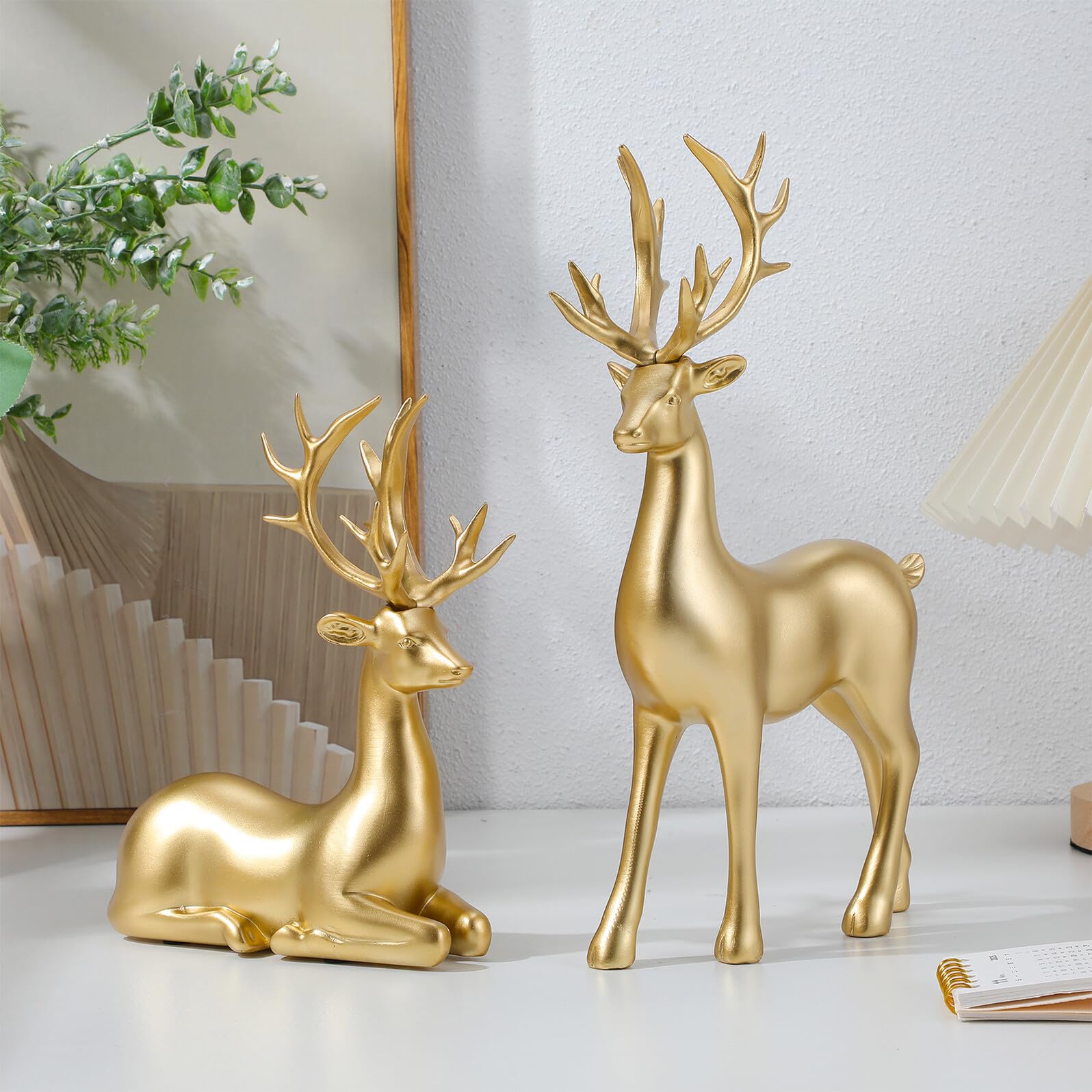 Sosoport 2 Stück Weihnachtselch Ornament aus Kunststoff Leichte Desktop Dekoration für Weihnachten Elchfigur als Tischdeko und Geschenk