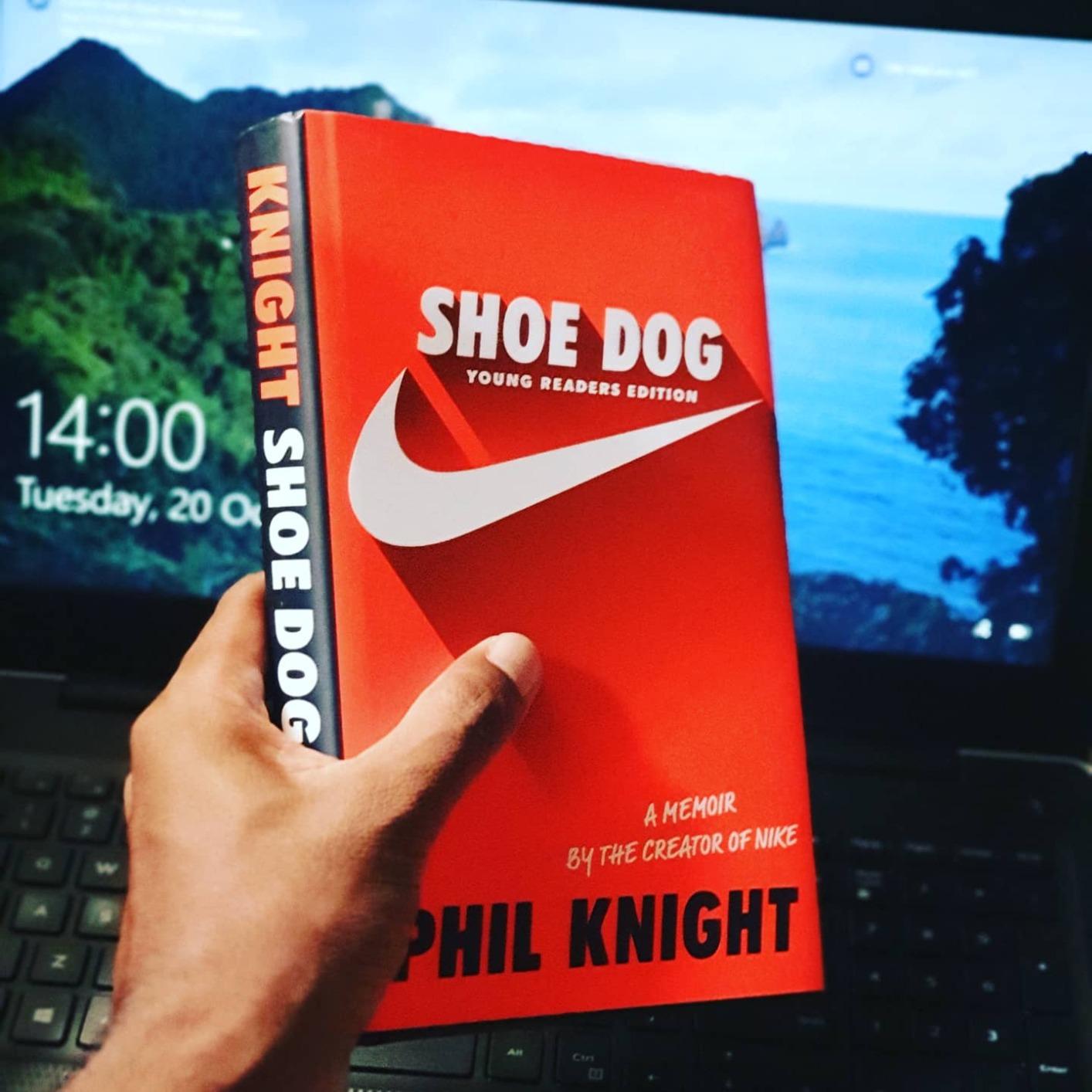 Shoe Dog Young Readers Edition Knight, Phil Amazon.in Books