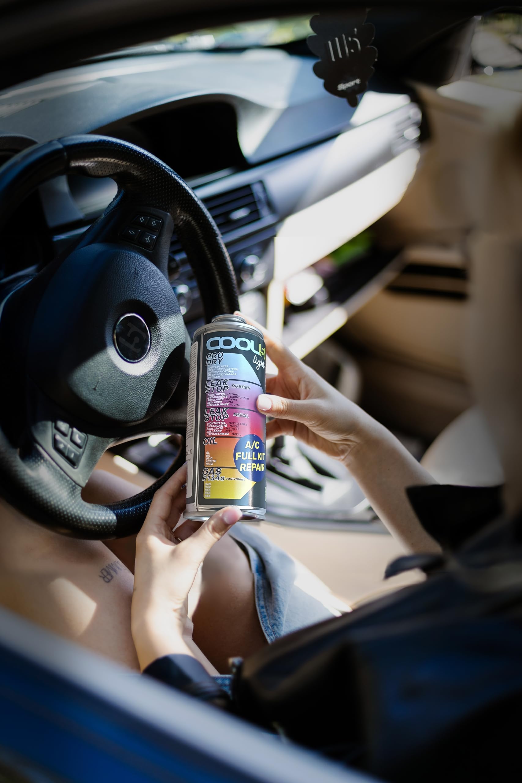 LIGHT Ersatzkältemittel r134a für Autoklimaanlagen – 1 Dose 5in1, 235g + Druckleitung mit Manometer