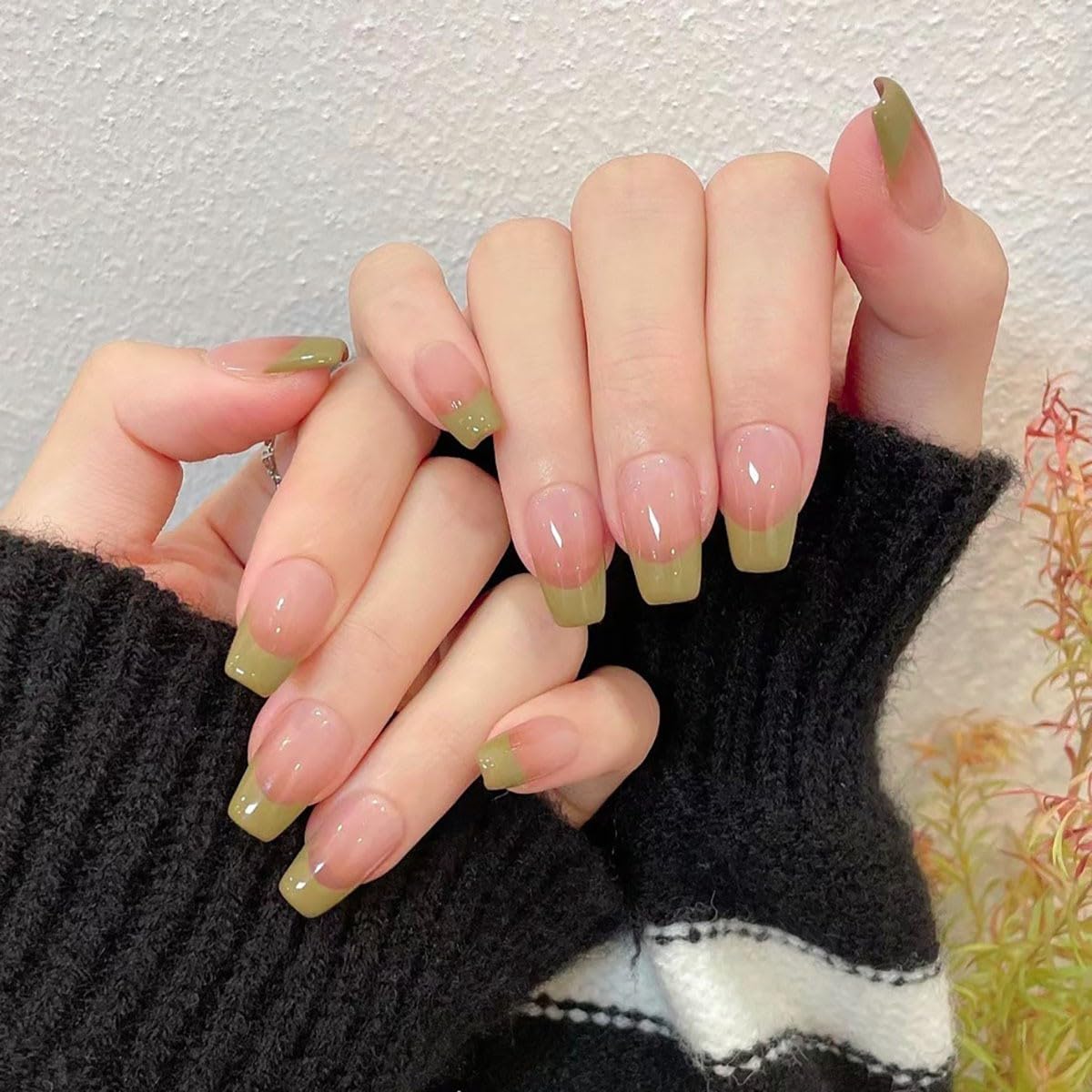 TepengdieLong Press on Nails 24PCS Nude Fake Nails with Glue Artificial Stick on Nails French Press with Green Edge Full Cover Nails Tips for Women and Girls