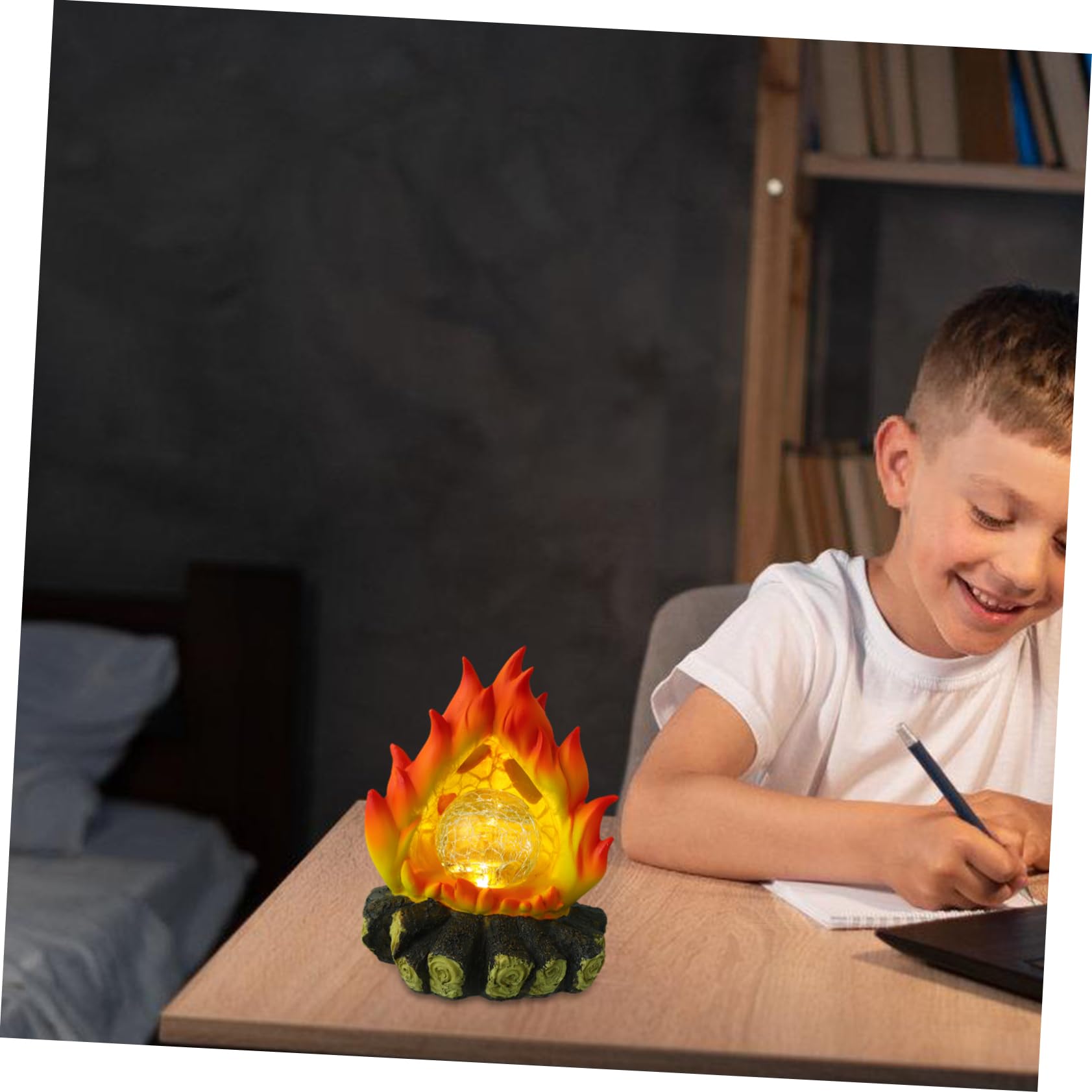 DOITOOL Solarbetriebene und Wetterfestem Flammeneffekt Realistischem Design mit Kunstharz Lampe für Weihnachts und Halloweenparty im Dekoration Außenbereich