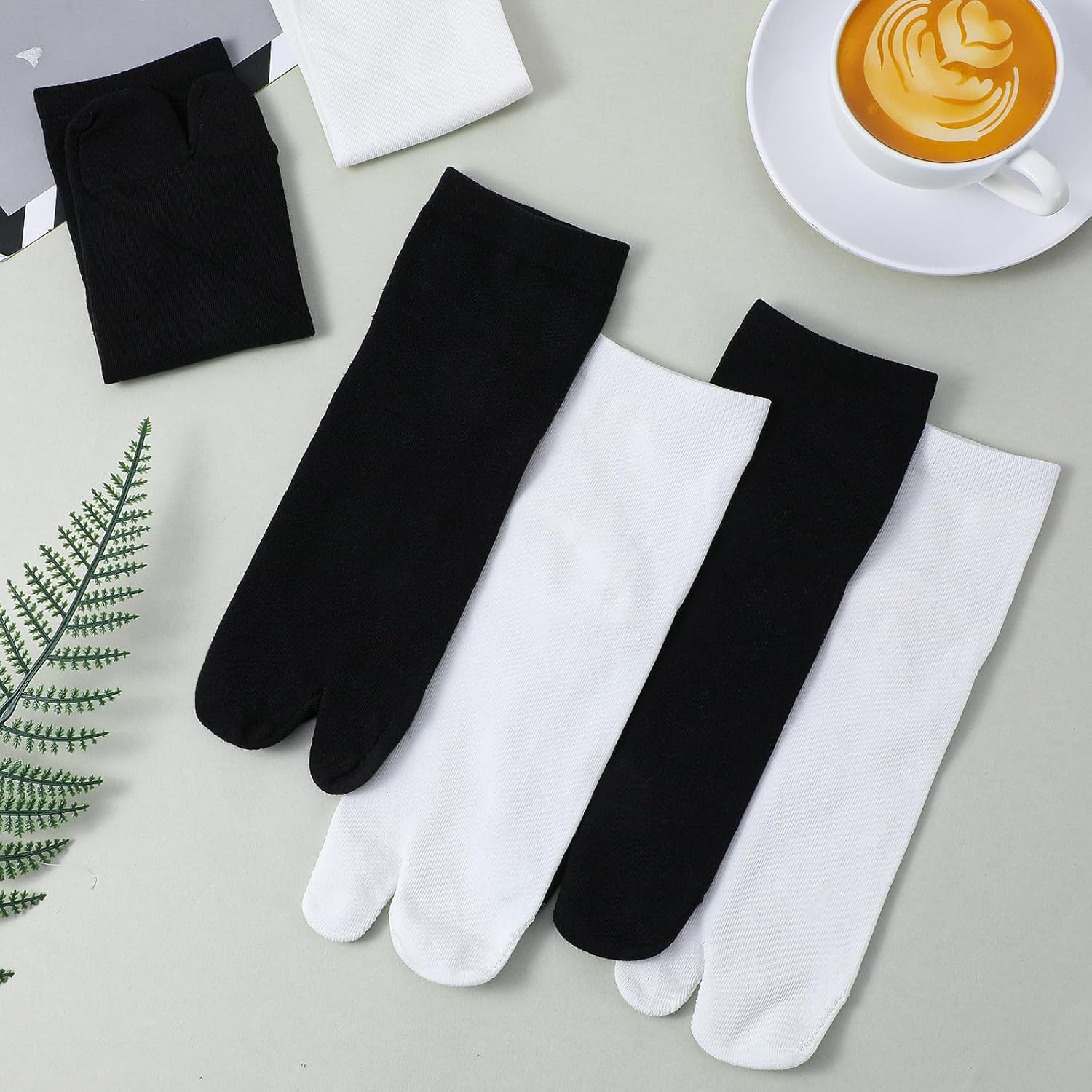Larrel 4 Pairs Flip Flop Socks for Men, Unisex Breathable Split Toe Tabi Socks, Comfortable Soft Sock With Toes for Yoga, Pilates, Everyday Relaxation(Black, White)
