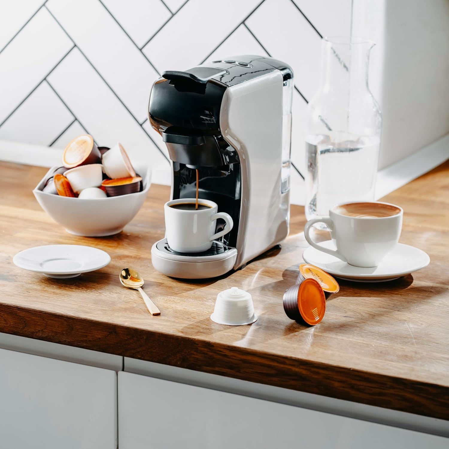Avilia - Macchina Caffè Compatta Grace da 1450W con Arresto Automatico, Selezione Espresso Corto/Lungo, Interruttore ON/OFF e Compatibilità con Capsule e Cialde (Bianco)