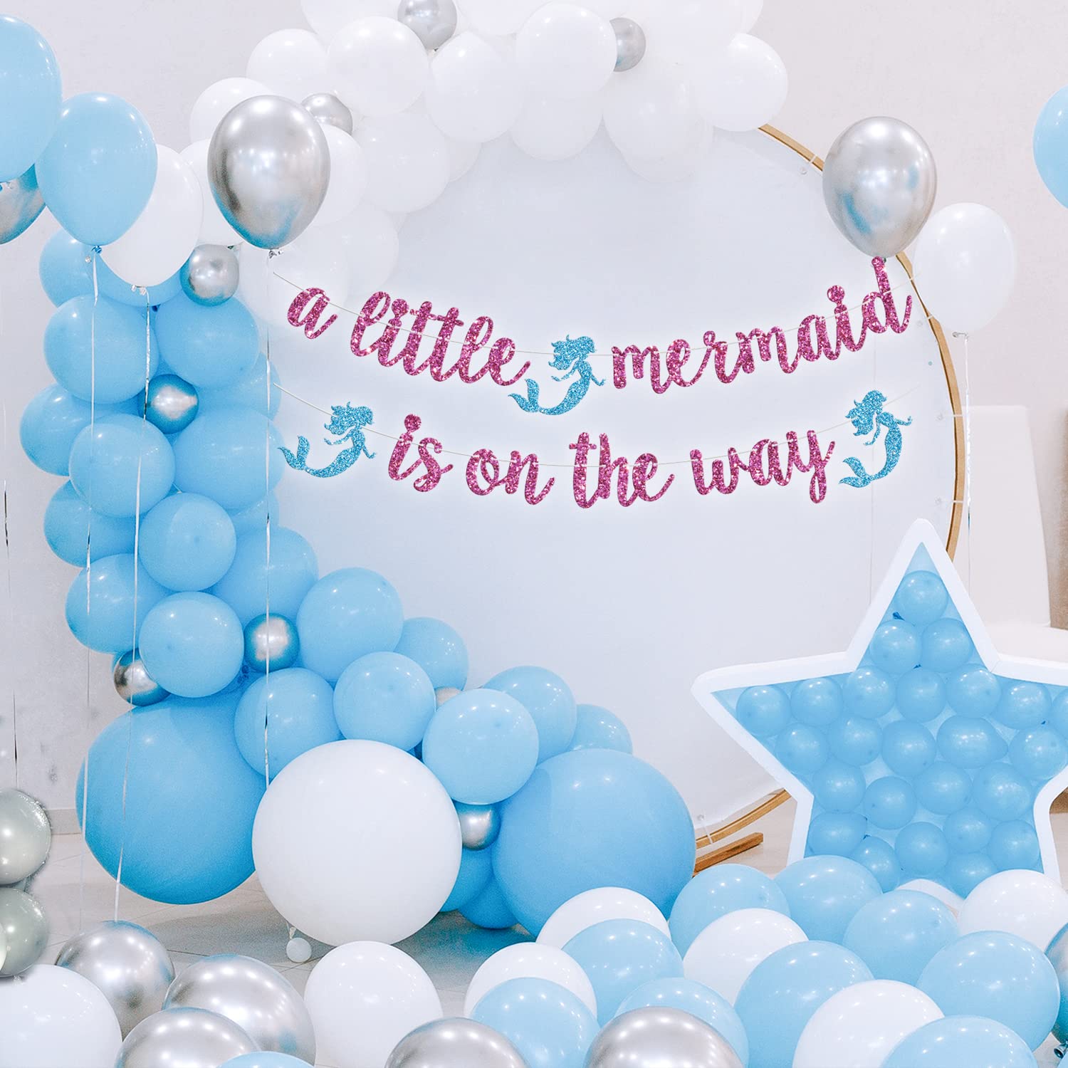 Mała syrenka jest w drodze baner - dekoracje na baby shower dla dziewczynki - pod morzem, witaj dziewczynkę, dekoracje imprezowe z motywem syrenki, różowy brokat