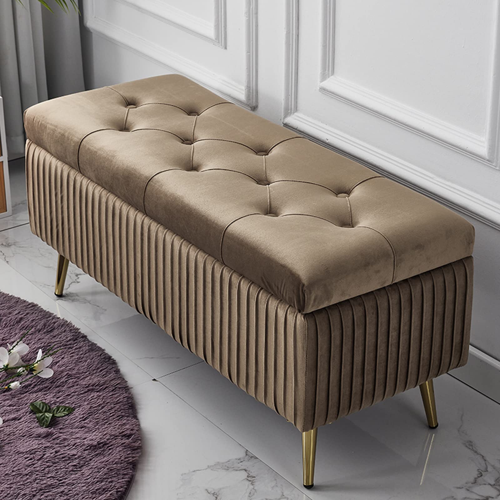 Repose-pieds en velours chic pour sublimer votre entrée et votre chambre