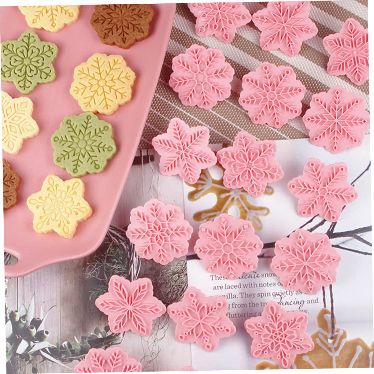 PRETYZOOM 4 Sätze Schneeflocken-schablone -ausstecher Schneeflocken-ausstecher Mini-kekse Ornamente Weihnachtsbacken Weihnachts Backform Backzubehör Pp Keksform Rosa 18 Stück * 4