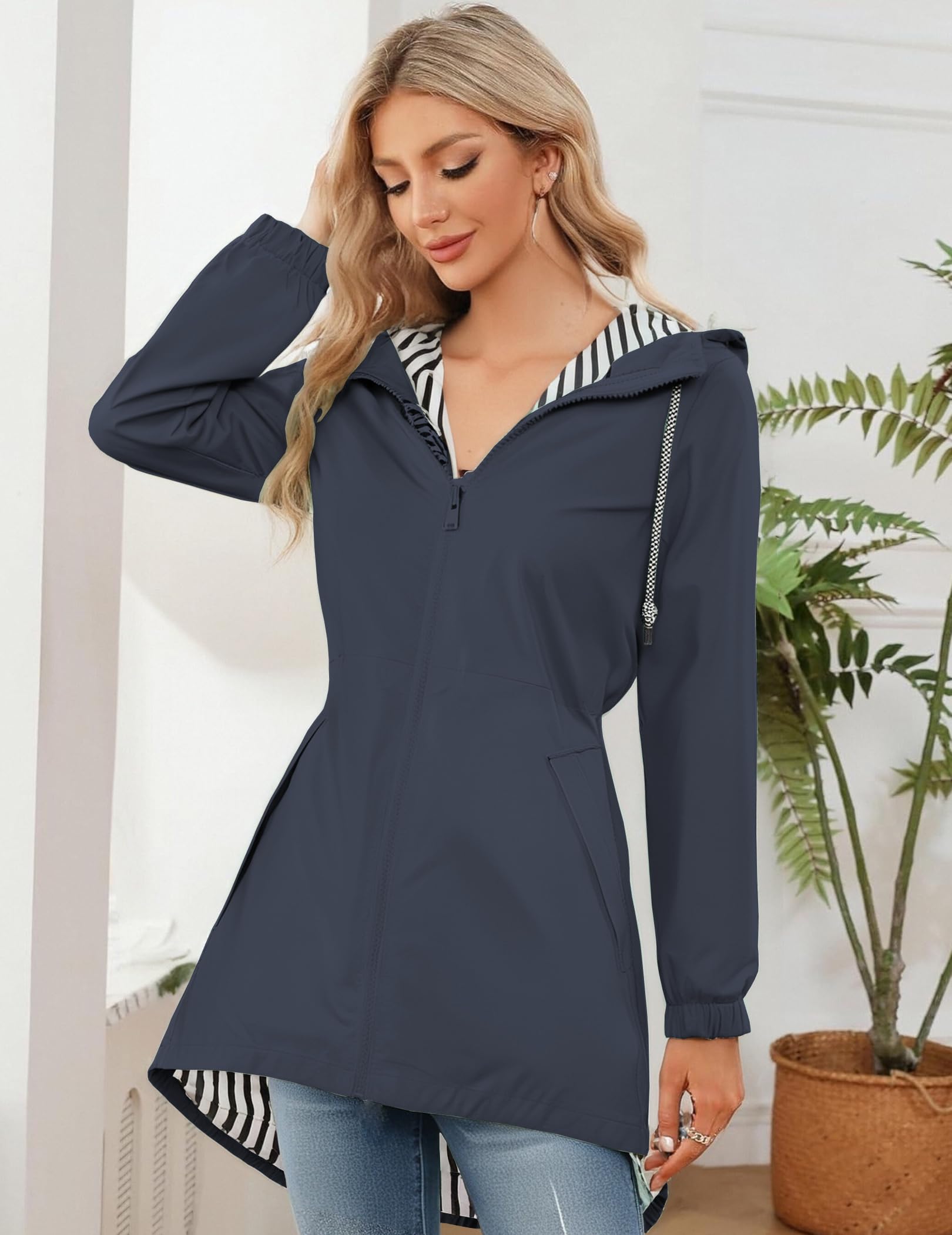 Veste Imperméable Femme À Capuche Léger Coupe-Vent Respirant Blouson de Pluie Mi-Saison Fermeture Éclair Poches Veste de Plein Air Randonnée Coupe-Vent Pliable Uni Quotidien Confortable Élégant