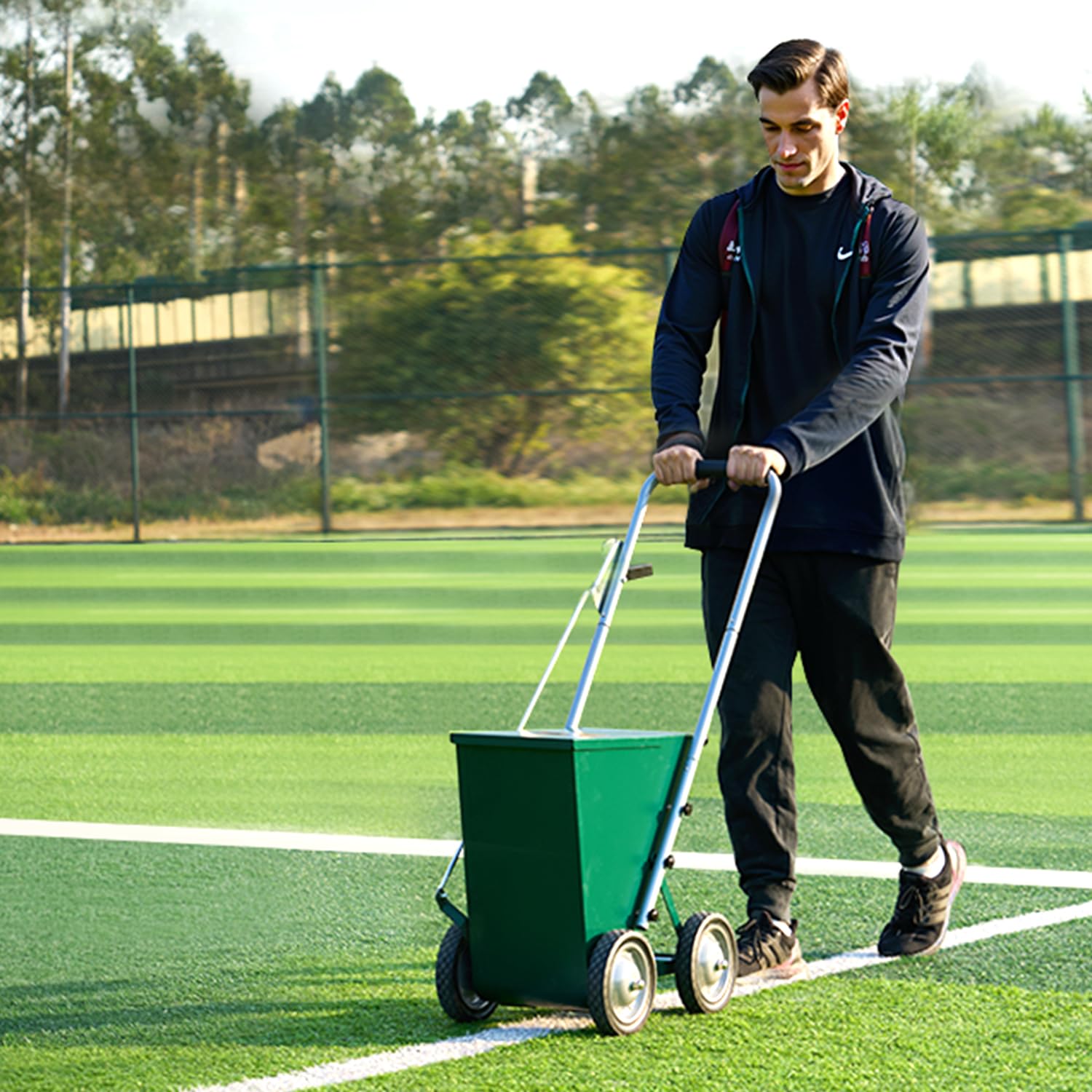 VEVOR Segnalinee a Secco per Campi da Gioco, 4 Ruote, Linee 50-100 mm, Segnalinee Regolabili, con Maniglia di Regolazione in Gomma, Capacità Polvere 22,7 kg, per Baseball Infield, Verde