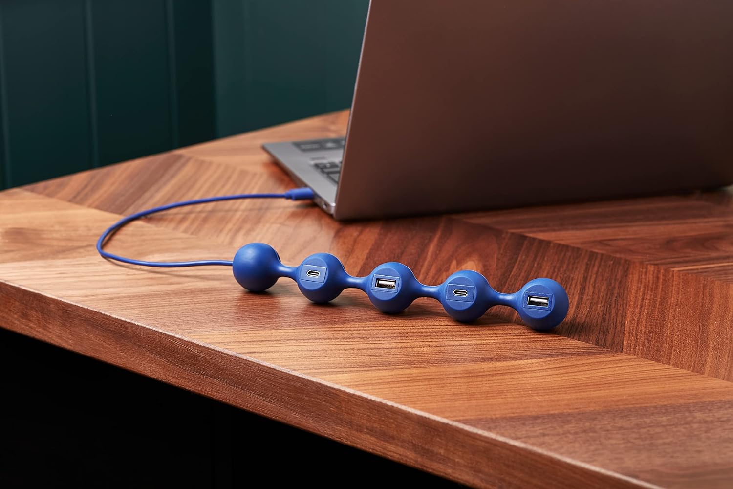 LEXON PEAS HUB 2 4-Way HUB 2 USB and 2 USB-C Smartphones Simultaneously Charge 2 Smartphones Copper Inner Cable LD143DB Dark Blue