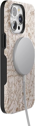 Vista 990 de Casely Funda para iPhone 15 Pro Jardín Secreto Flores mixtas Funda atrevida Compatible con MagSafe y botón de acción Jardín Secreto Floral
