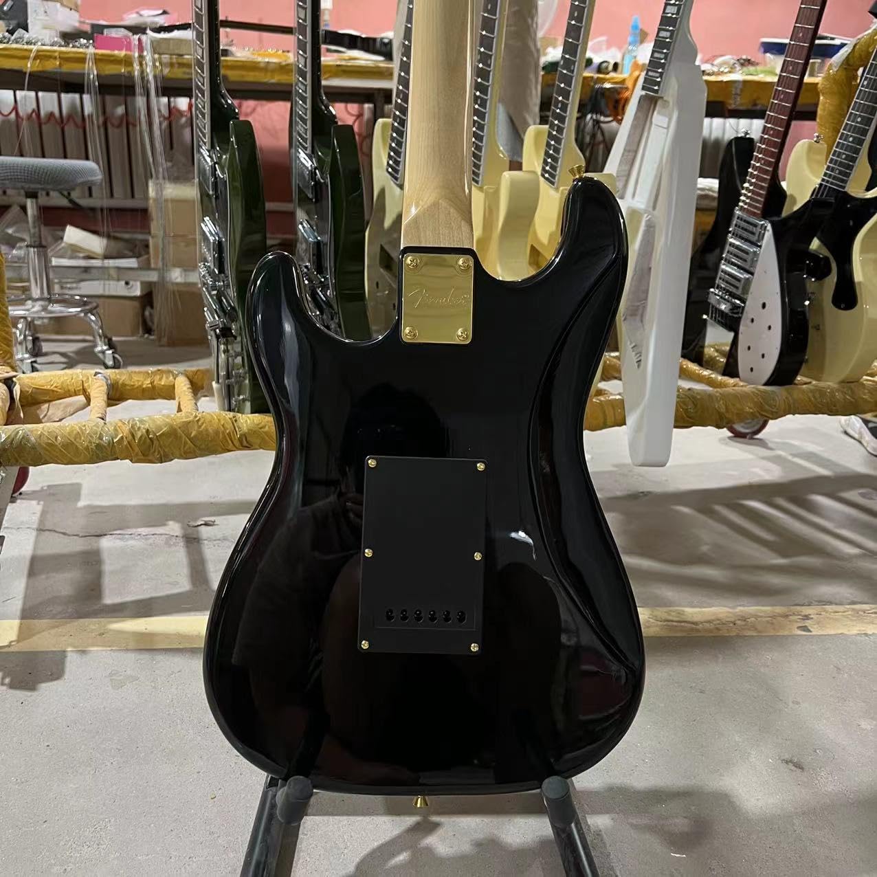 Amazon | エレキギターソリッドボディ黒色ローズウッド指板