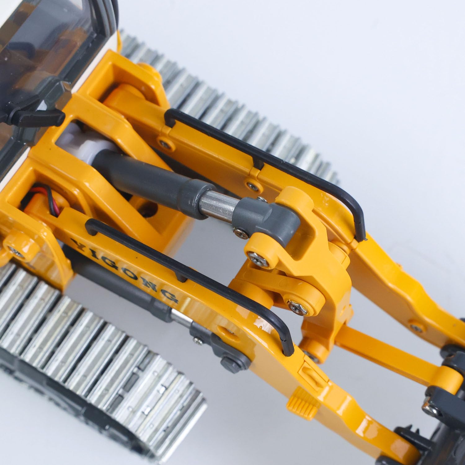 1:50 RC Sollevamento Elettrico Caricatore Tracked LR636 2.4G Veicolo Da Costruzione Metallo Secchio Track Ripper Modello RTR Suono Luce Batteria Hobby Grade Modello per Adulto Hobby (Giallo)