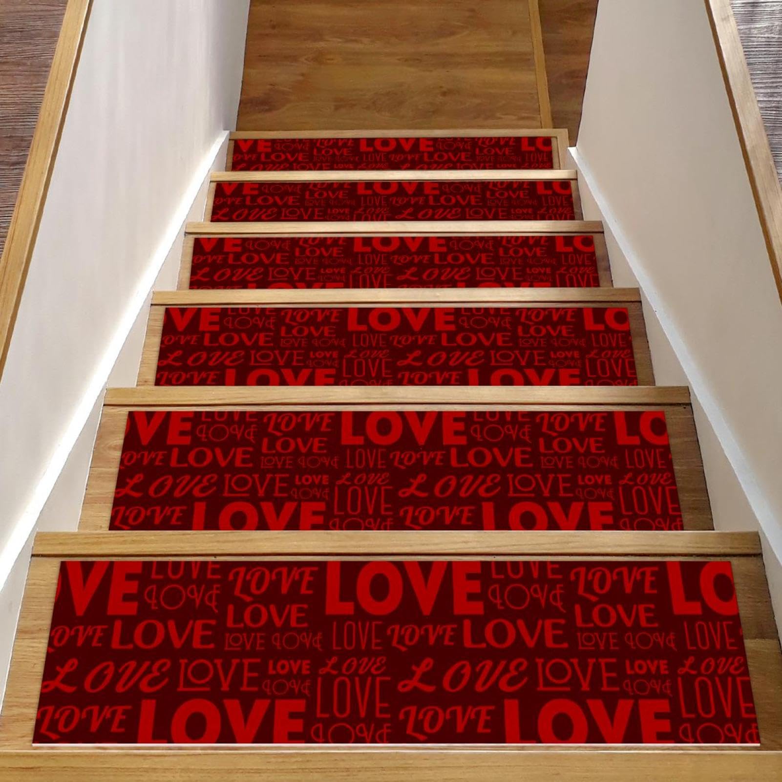Evita resbalones en escaleras de madera con estas alfombras rojas lavables de San Valentín