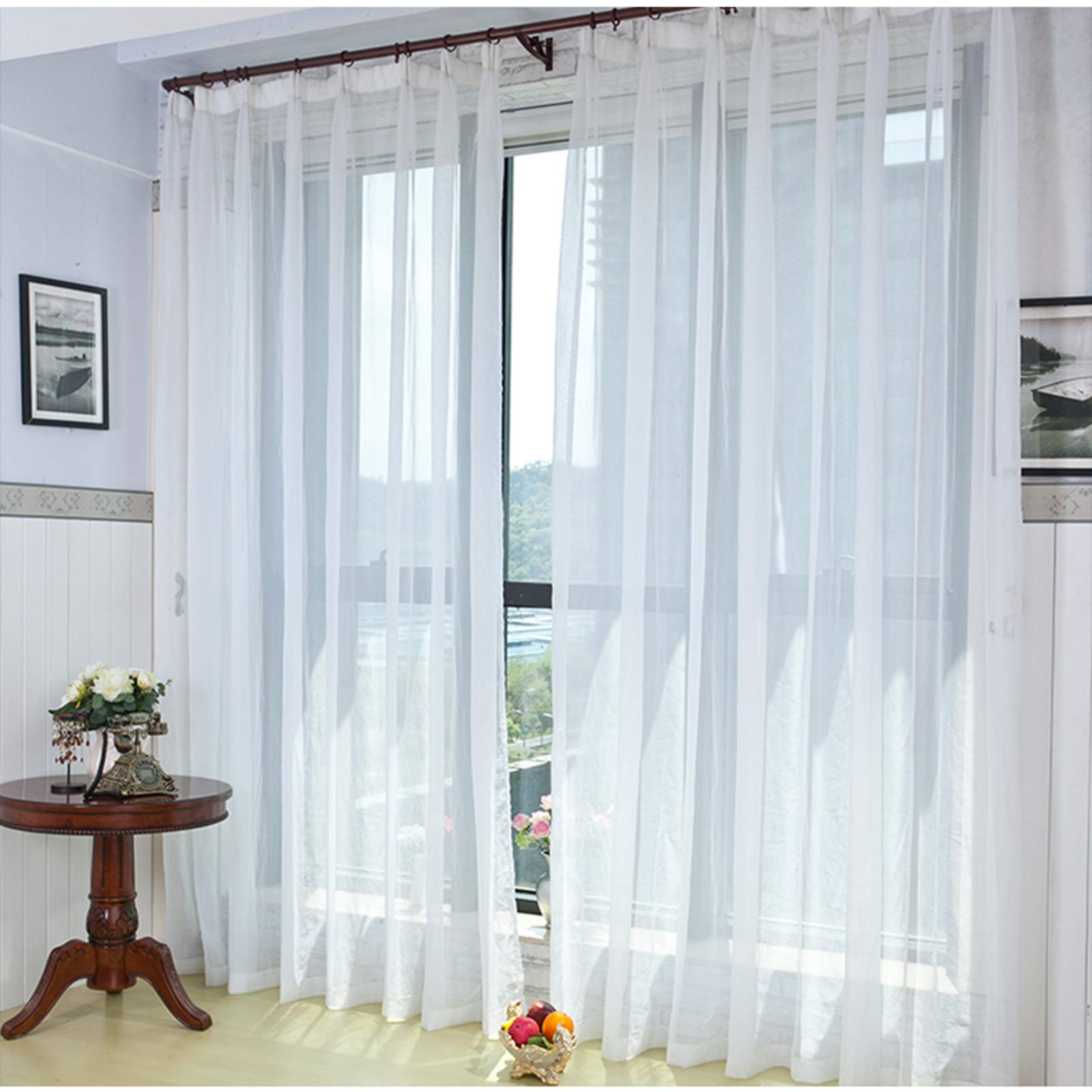 Rideaux transparents en voile pour salon lumineux ambiance romantique et chaleureuse