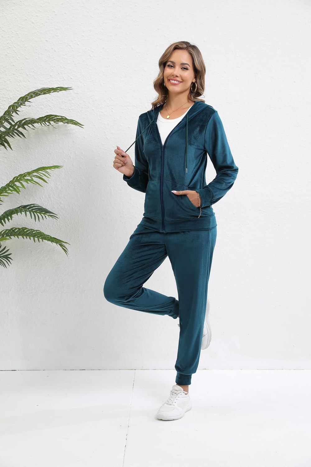 Women's Sports Suits Soft Velvet Two-Piece Pajamas for Spring Autumn Winter Christmas Gift image 3