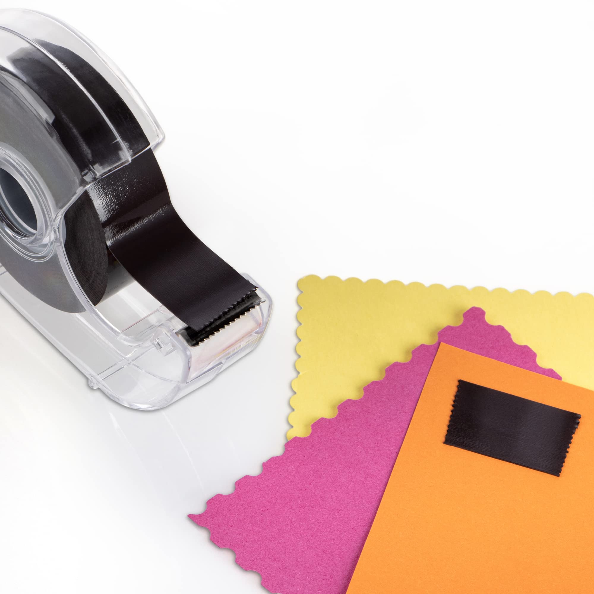 COM-FOUR® 6 m zelfklevend magneetband met dispenser, 6 m magneetstrips voor huishouden, werk of school, magneetbanddispenser (6 m - 0,3 mm