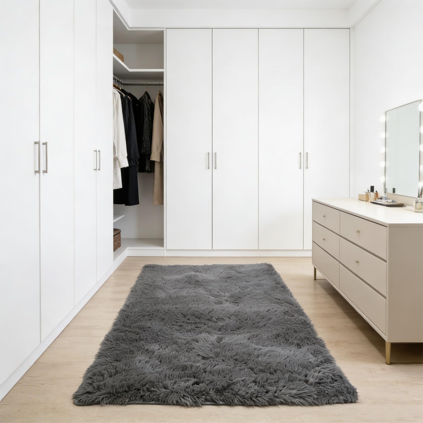 Tapis de salon à poils longs gris idéal pour sols froids et glissants