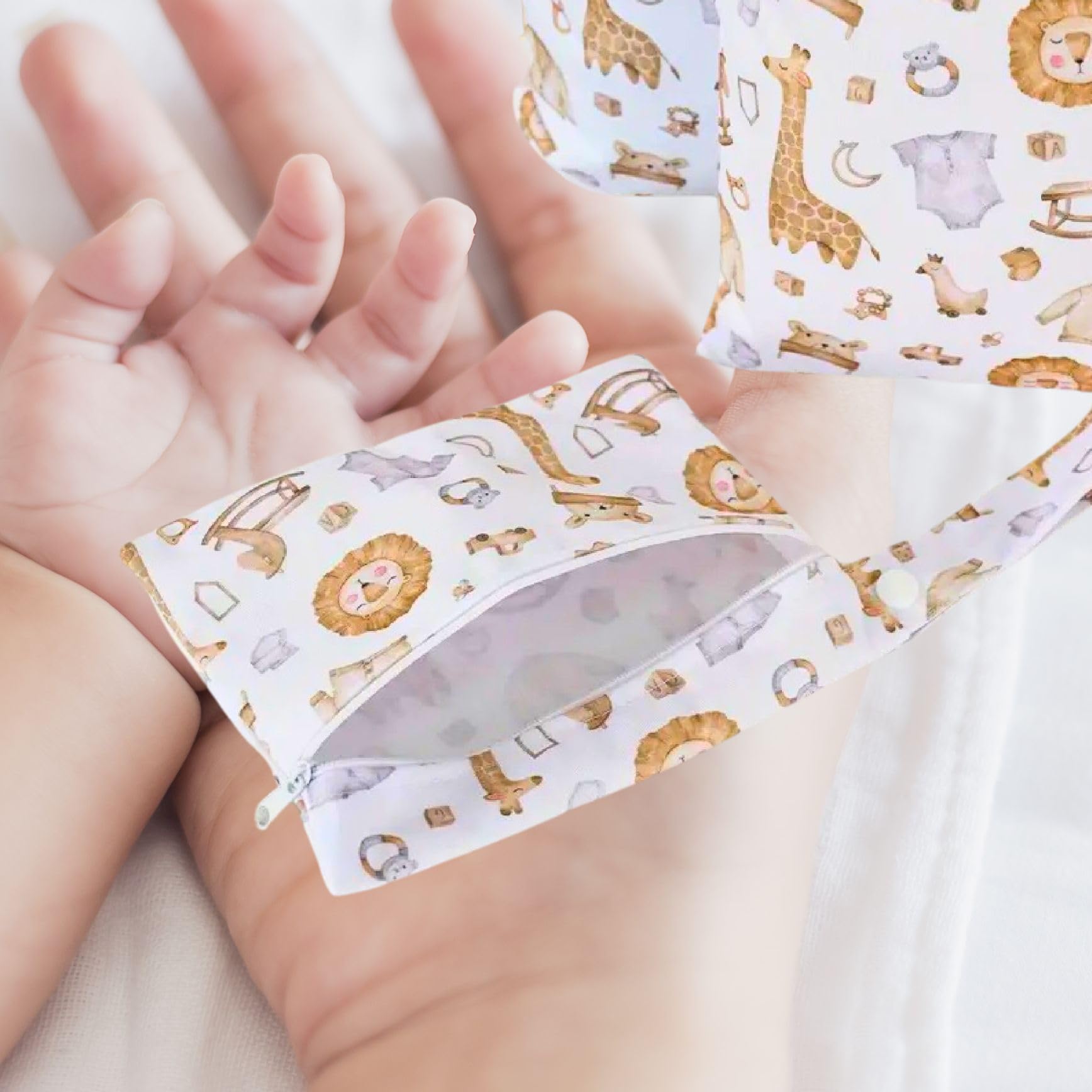 Bolsa Impermeable para Bebe de 3 Piezas, para Ropa Seca, húmeda y usada, Organizador de pañales, toallitas y cremas, para guarderia, Neceser para Viaje, Son Reutilizables. (Jirafa)