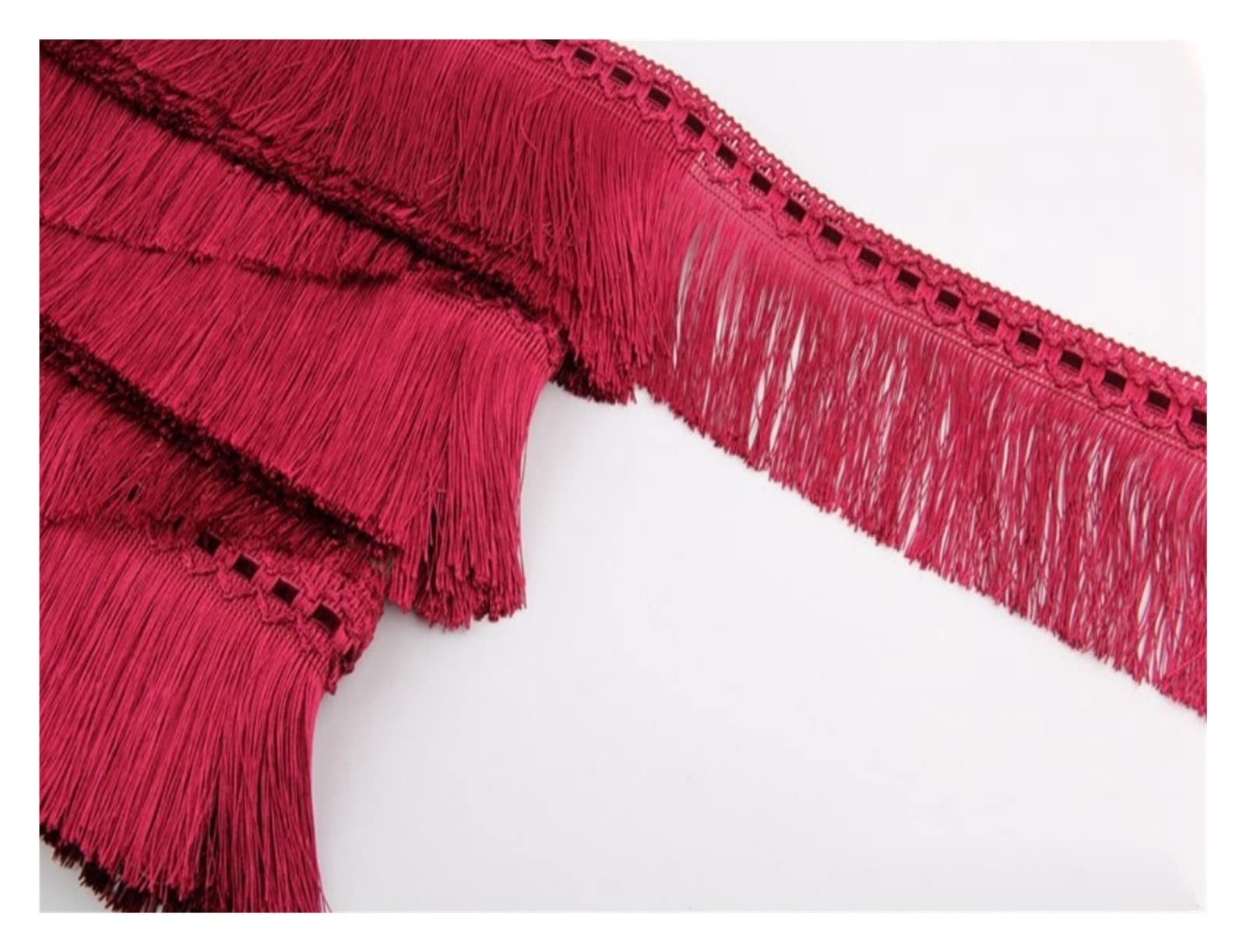 Coussins et rideaux revitalisés avec les franges de dentelle rouge 10 cm pour votre salon