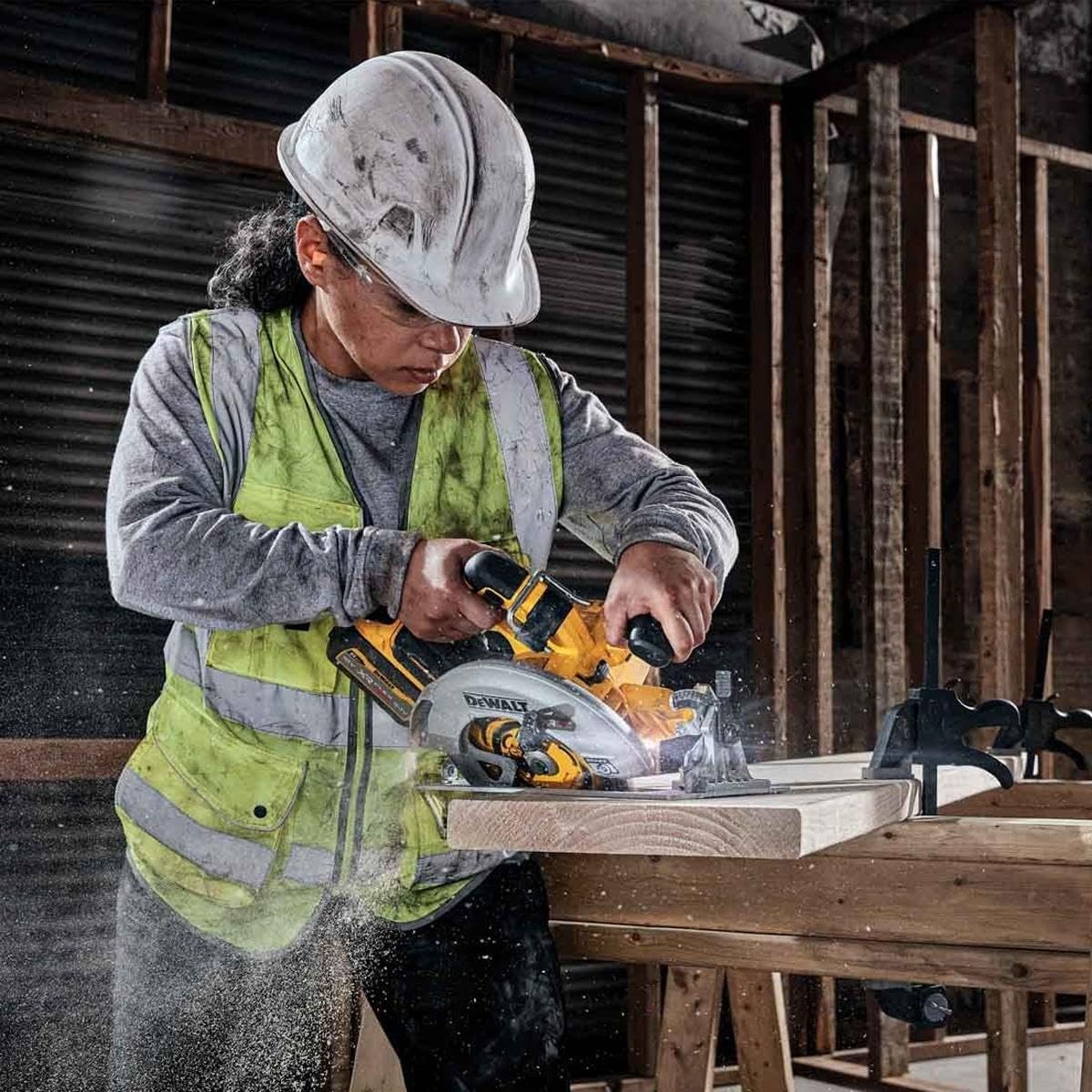 Scie Circulaire à Métaux DeWalt DCS373NT-XJ 18V - Lame 173mm 40 Dents, Coupe Jusqu'à 43mm