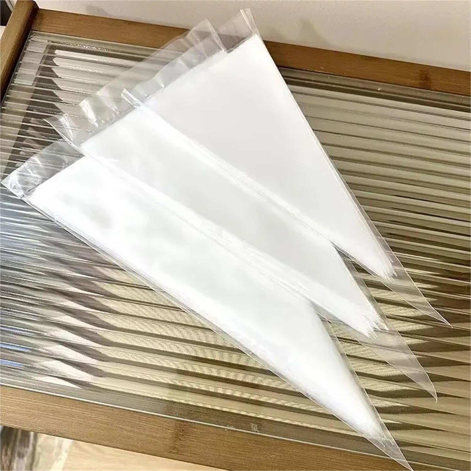 Disposable Piping Bags 400pcs Disposable Small Piping Bags Pastry for Cream Frosting Icing for Cake Dessert Decorations(Small)
