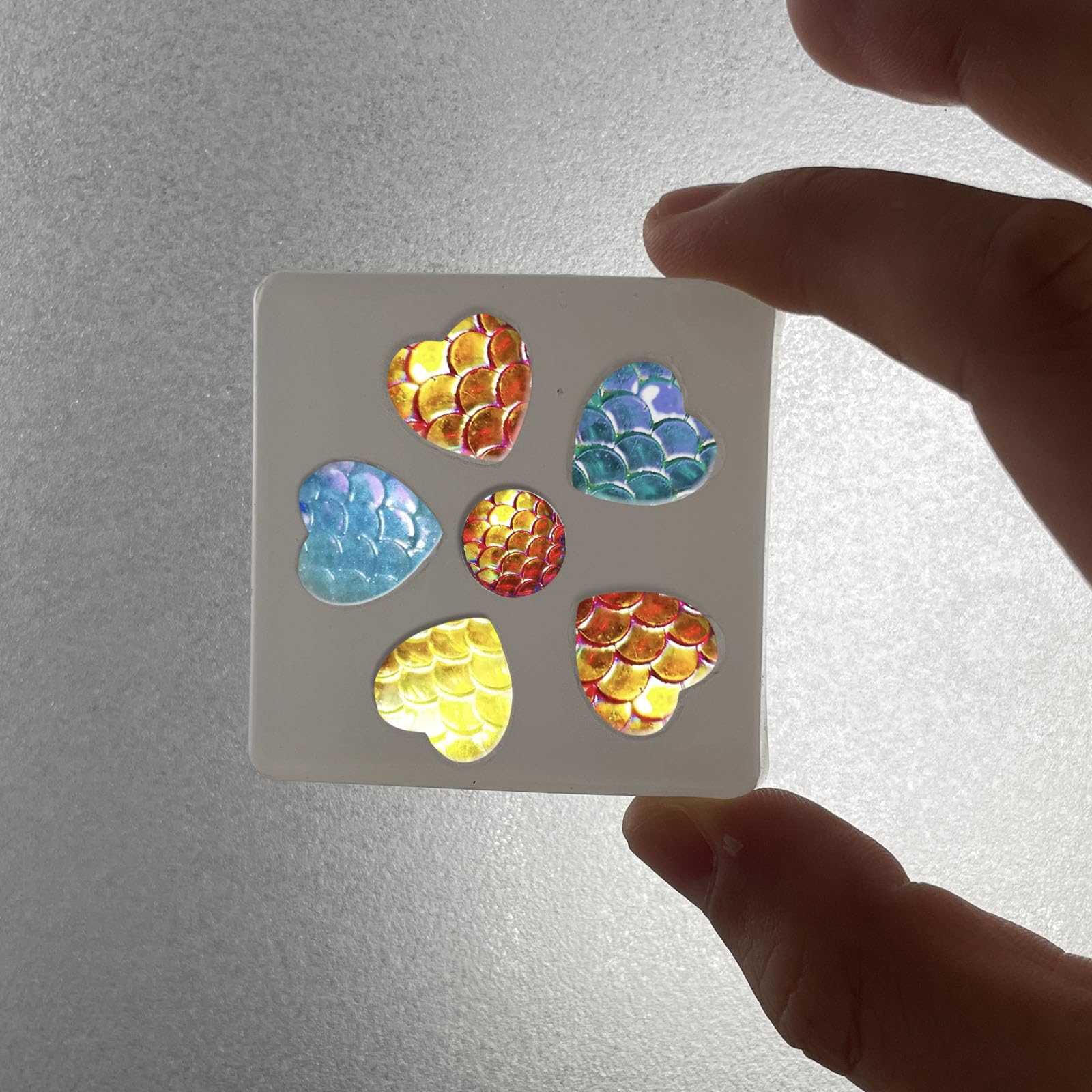 Szecl Heart Gem Silicone Mold with Fish Scale Texture 6 Cavity Cabochons for Jewelry Making Earrings Necklace Pendant Epoxy Resin Mold Love Heart Round Sparkle Crystal Casting Mold DIY Handmade Craft