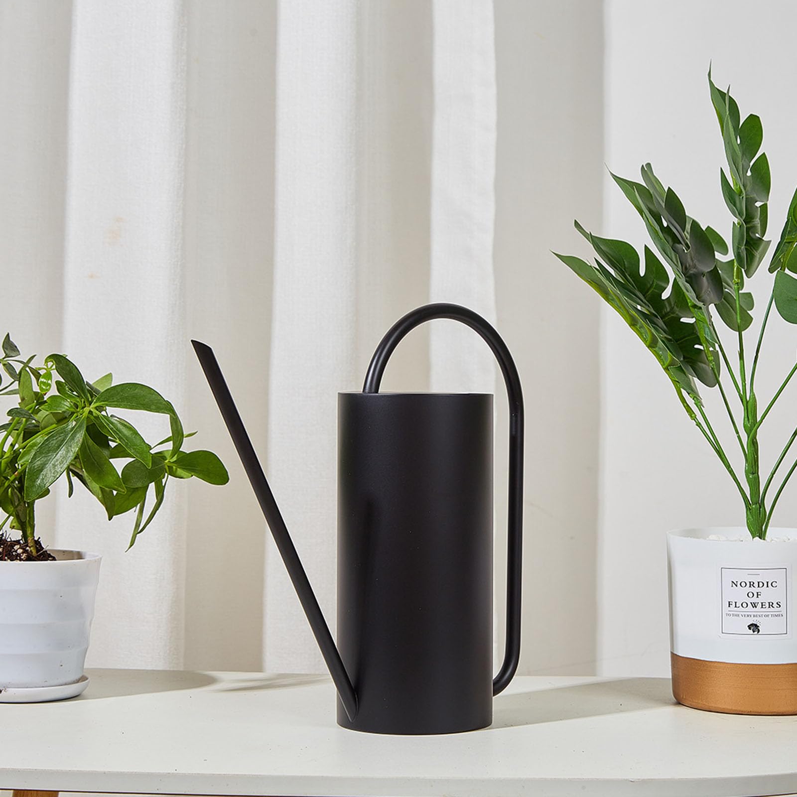 Rostfreie Zimmerpflanzen Gießkanne, 51 oz, Metallkonstruktion mit modernem Design und präzisem, langem Auslauf für die Bepflanzung, Verwendung als Gartenbewässerungswerkzeug