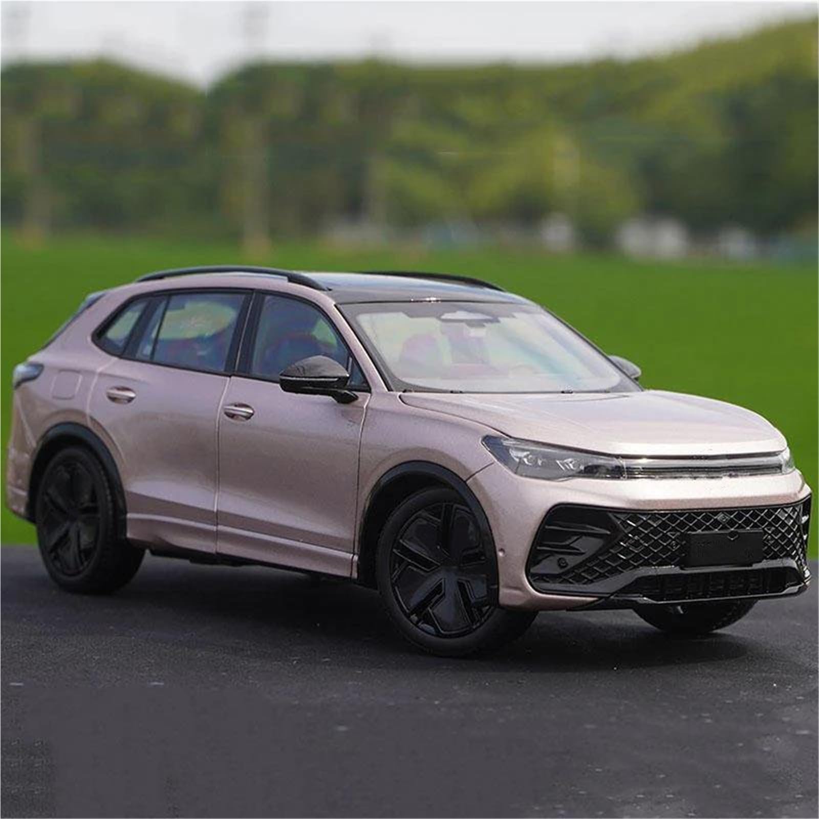 BANKOTO Diecast Car 1:18 For VW For Tiguan L PRO SUV Car Model Diecast Metal Vehicle Collection Decoration Collectible