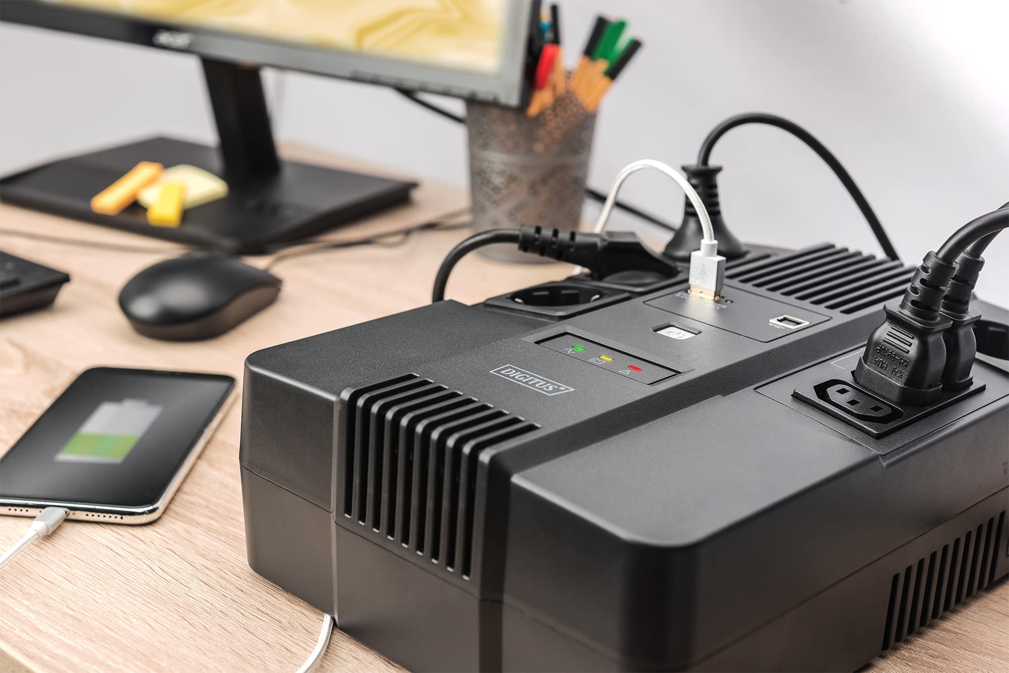 DIGITUS Gruppo di continuità – Sistema UPS All-in-One – 800VA 480W – AVR – 4 prese con messa a terra – 3x C13 – Software di monitoraggio UPS – Porte USB e RJ45