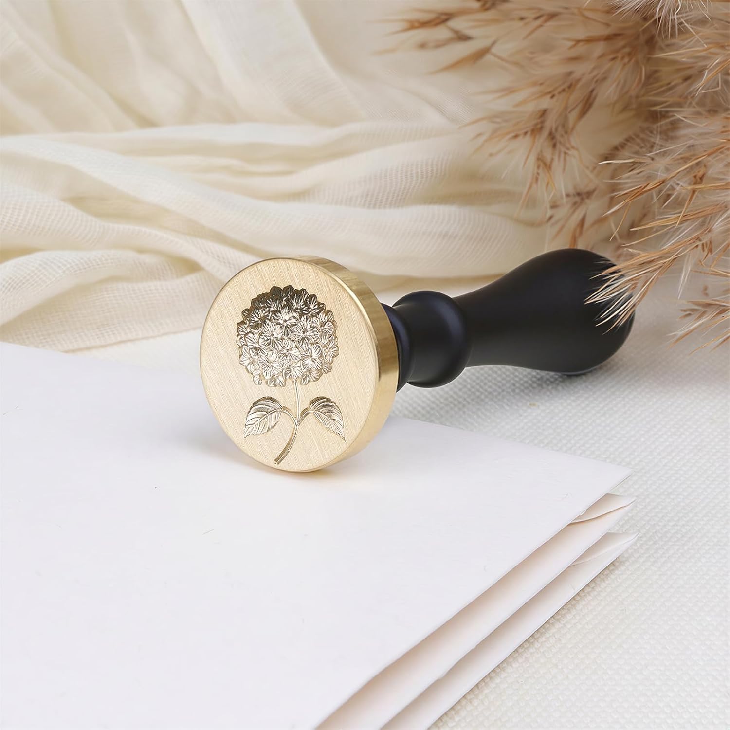 UNIQOOO 3D Embossed Relief Hydrangea Flowers Wax Seal Stamp with Wooden Handle, Floral Botanical Theme Vintage Brass Stamp for Wedding Invitation, DIY, Gift Wrap, Envelopes, Christmas Card