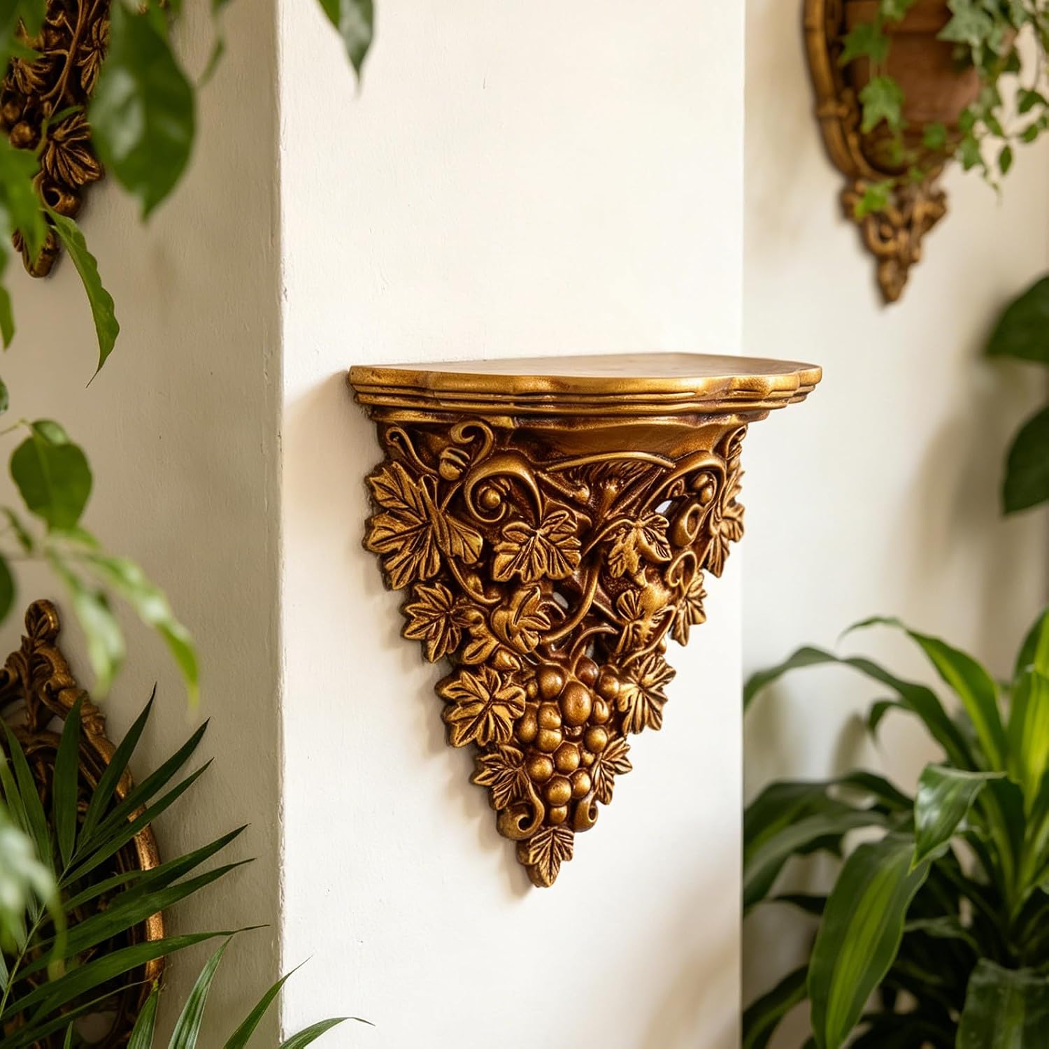Vintage Baroque Floating Wall Shelf with Grape and Leaf Motif, Resin Wall Mounted Decorative Shelf Bracket with Detailed Carved Patterns, Space-Saving Display Ledge for Living Room