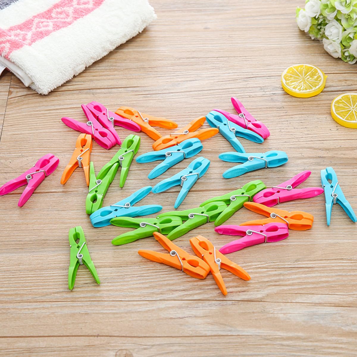 Generic 96 Piezas Pinzas de Plástico para Ropa Coloridas Resistentes al Viento de Clips Grandes para Colchas y Sábanas Accesorios Multiusos para Hogar Balcón y Hotel sin Color Aleatorio